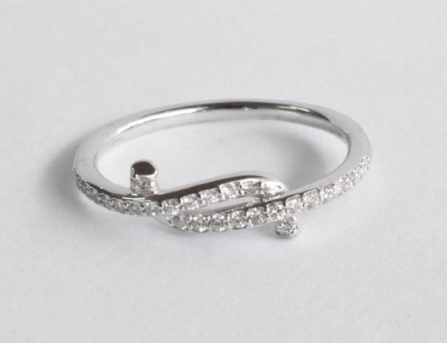 Im Angebot: 14k Gold Diamant-Verlobungsring mit Diamant-Knotenring () 4