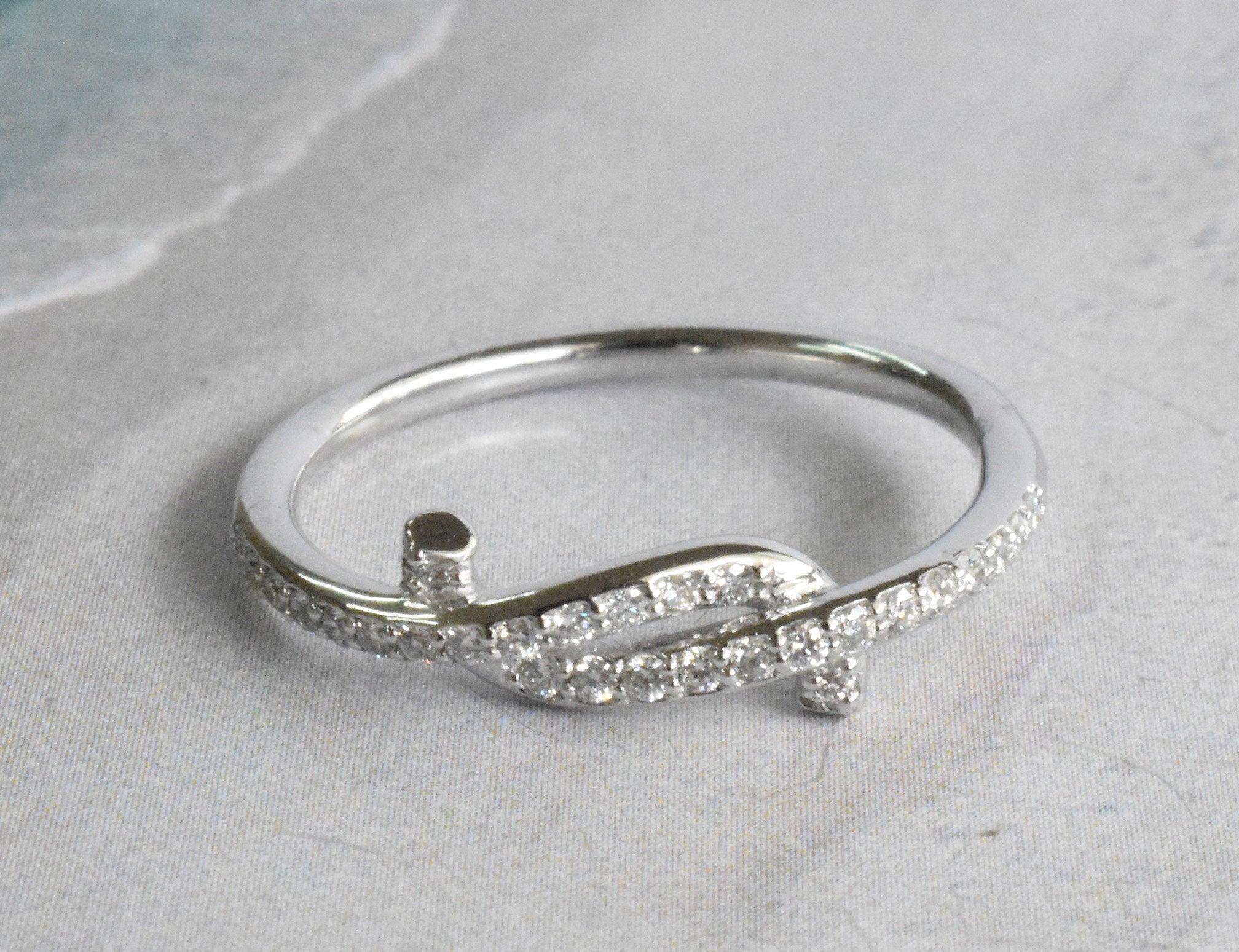 Im Angebot: 14k Gold Diamant-Verlobungsring mit Diamant-Knotenring () 5