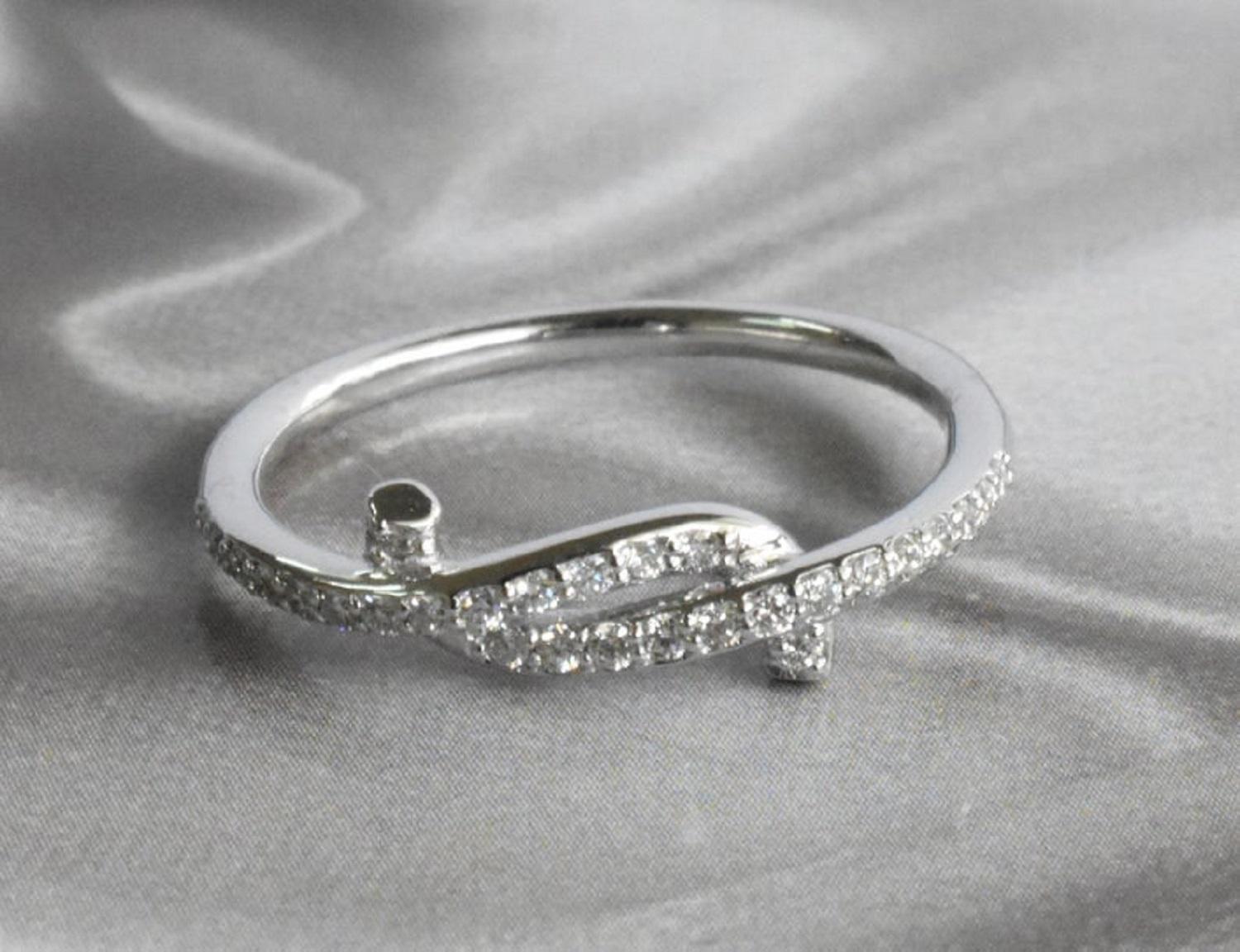 Im Angebot: 14k Gold Diamant-Verlobungsring mit Diamant-Knotenring () 6