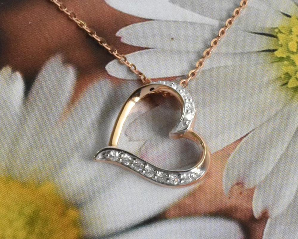 Women's or Men's 14k Gold Diamond Heart Pendant Necklace Valentine Jewelry For Sale