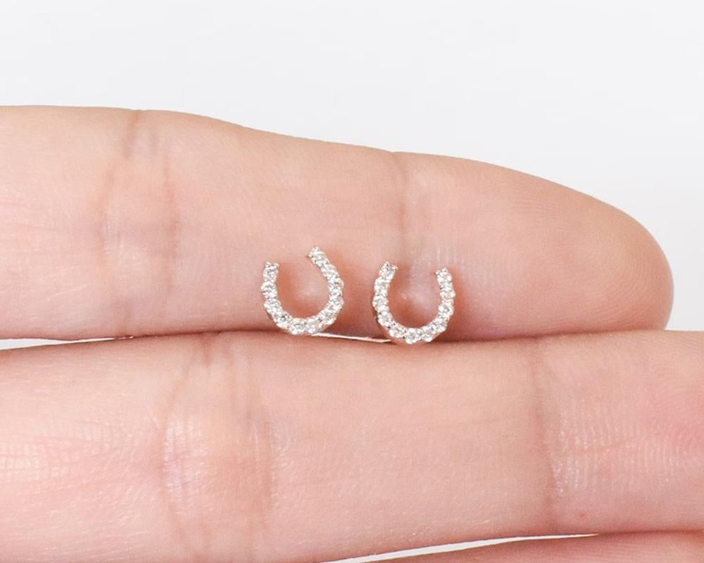 14k Gold Diamond Horseshoe Studs Earrings Horseshoe Minimal Everyday Earrings In New Condition For Sale In Bangkok, TH