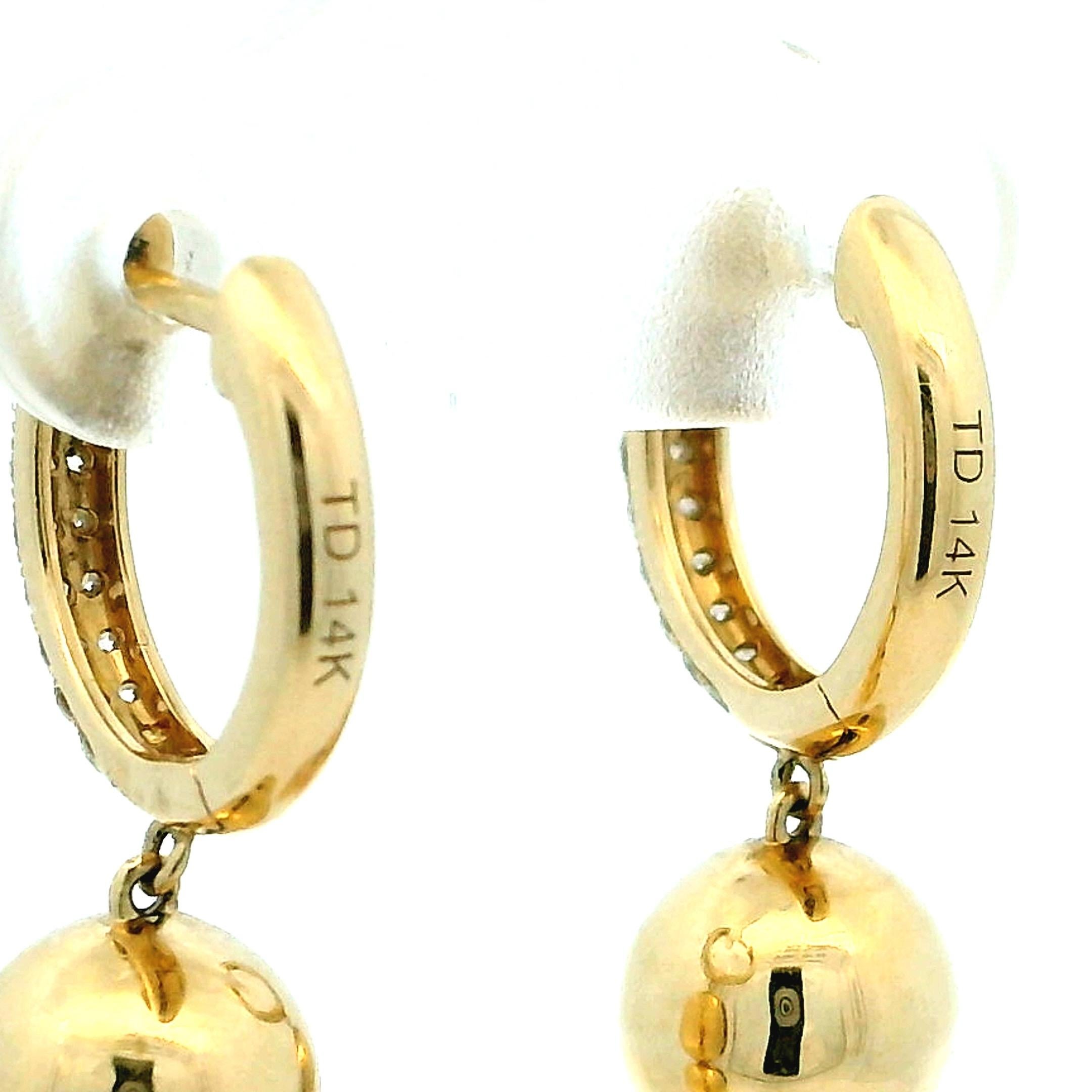 da uomo o donna Orecchini Huggie in oro 14K con diamanti e gocce di perle graduate, firmati TD in vendita