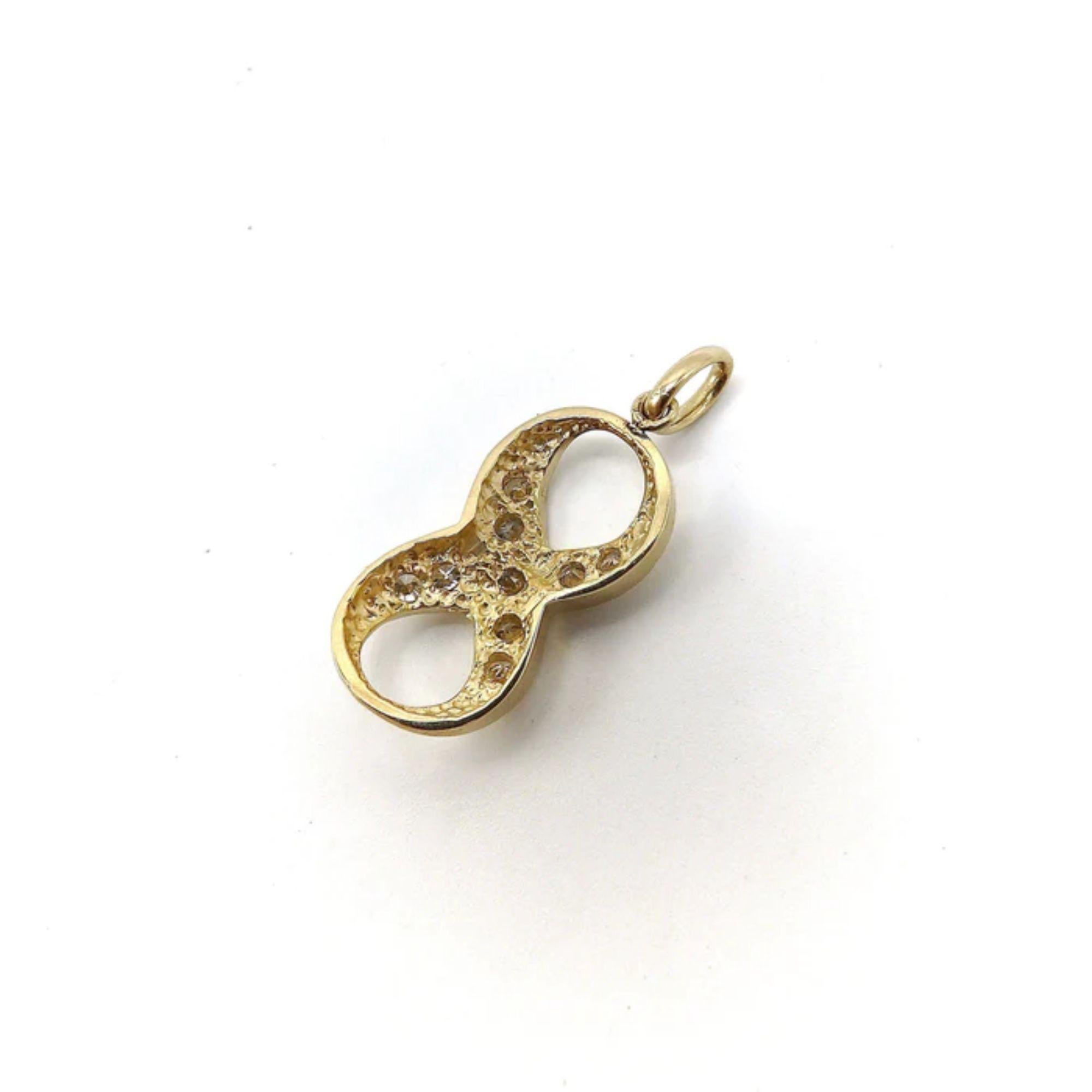14k Gold Diamond Infinity or Lucky 8 Pendant In Good Condition For Sale In Venice, CA