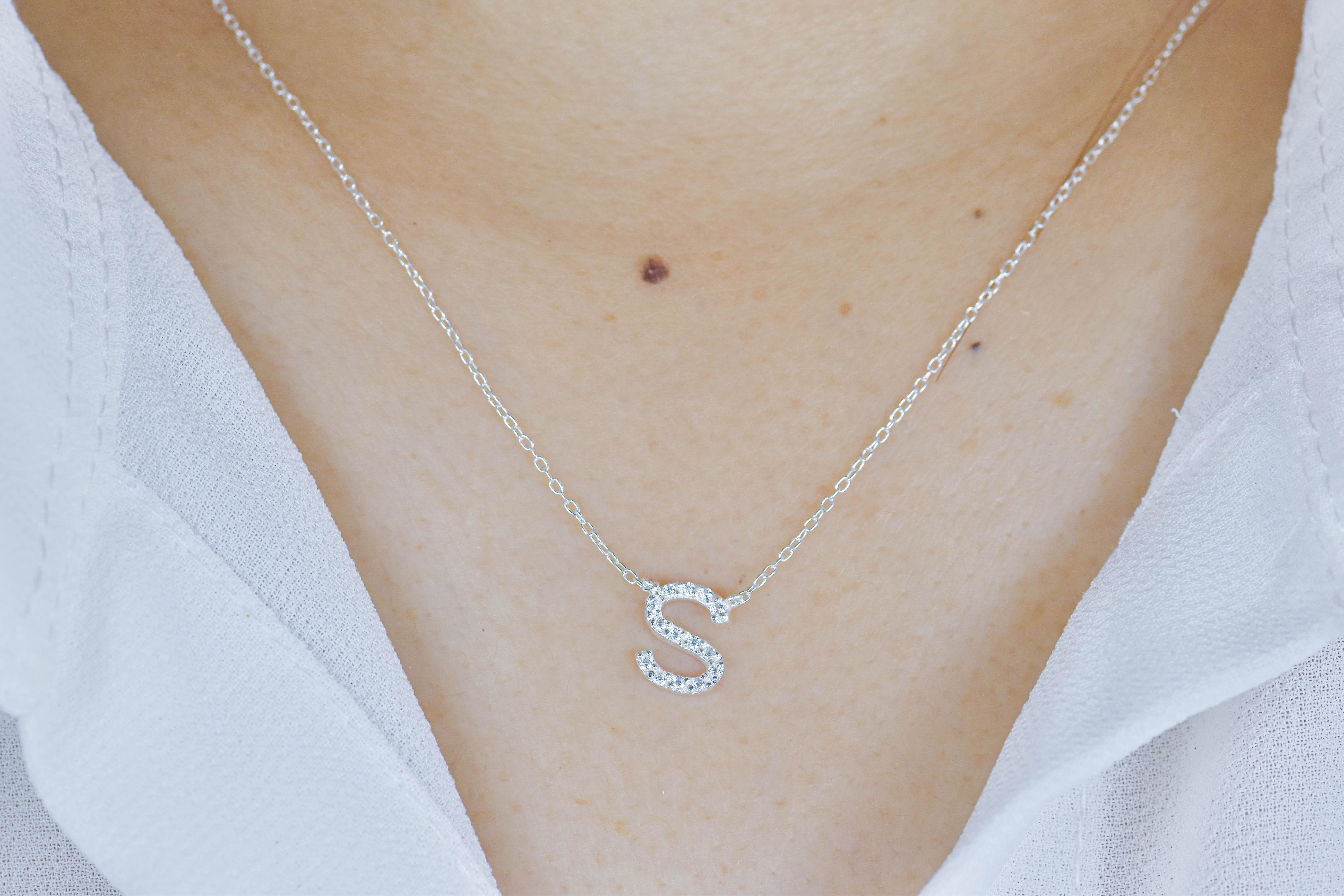 14k Gold Diamond Initial Necklace Personalize Initial Pendant letter Charm For Sale 2