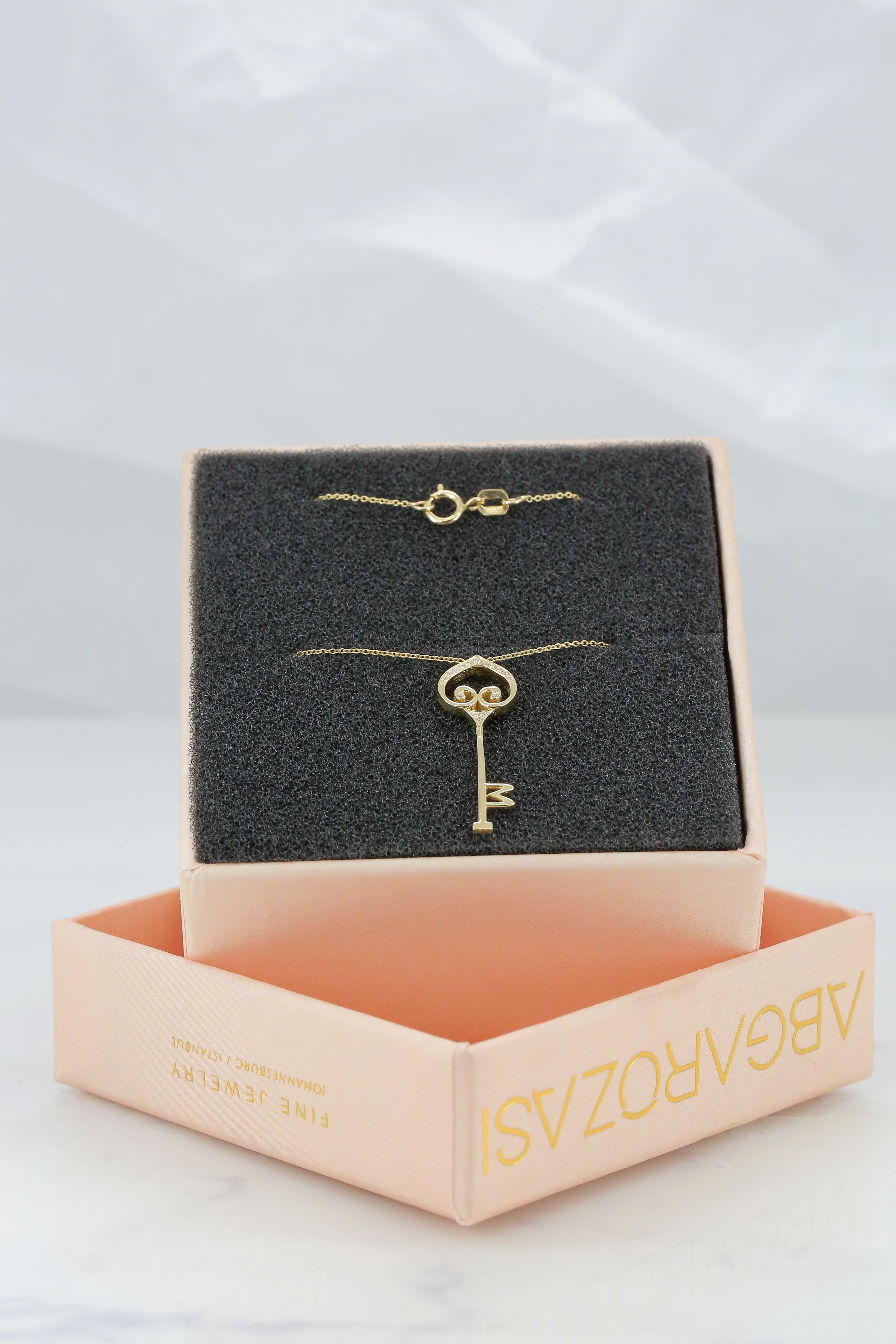 14K Gold Diamond Key Charm Necklace For Sale 1