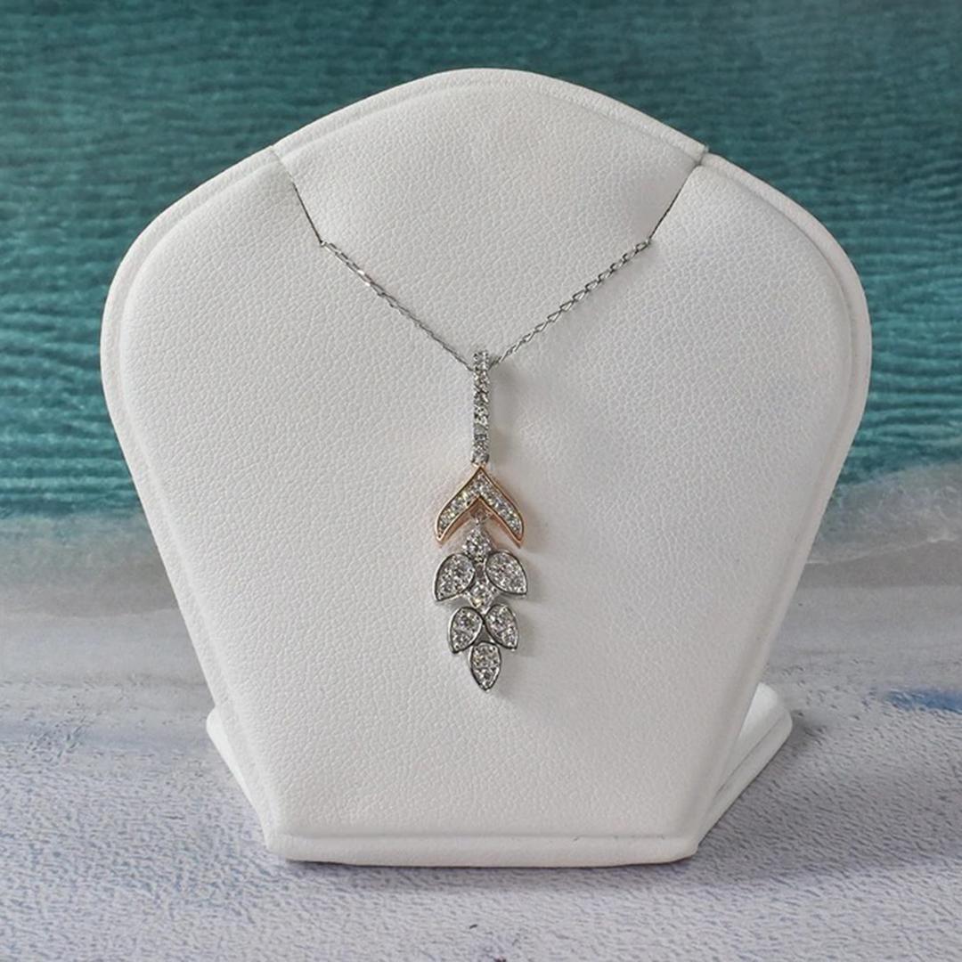 Moderno Collana con foglie di diamante in oro 14k Collana da sposa in vendita