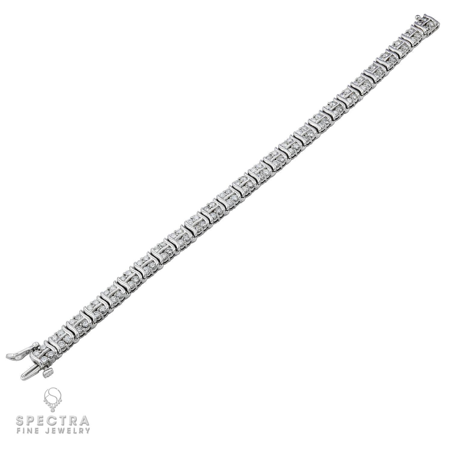 14k Gold Diamond Line Bracelet In New Condition For Sale In New York, NY