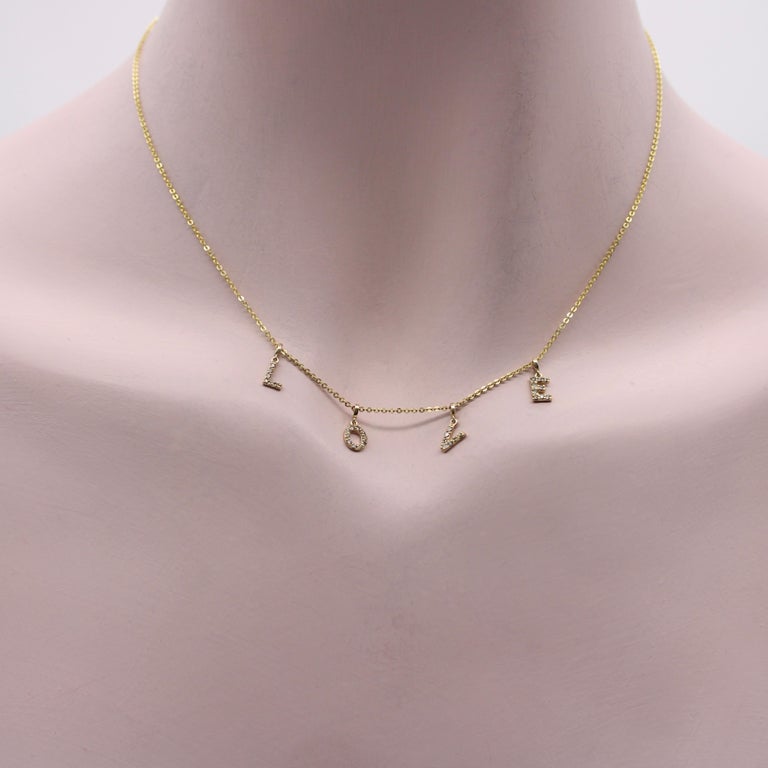 14 Karat Gold Diamant-Halskette LOVE mit Mikro-Pavé-Diamant im Angebot bei  1stDibs