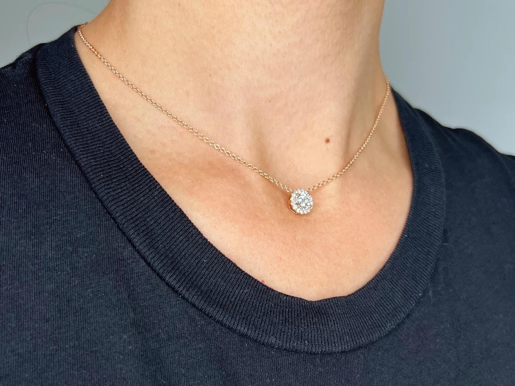 Designed to bring a touch of luxury to any look. Featuring a stunning round-cut natural diamond, this necklace is a timeless piece that adds brilliance and sophistication to your collection. Available in white, yellow, or rose gold, it’s perfect for
