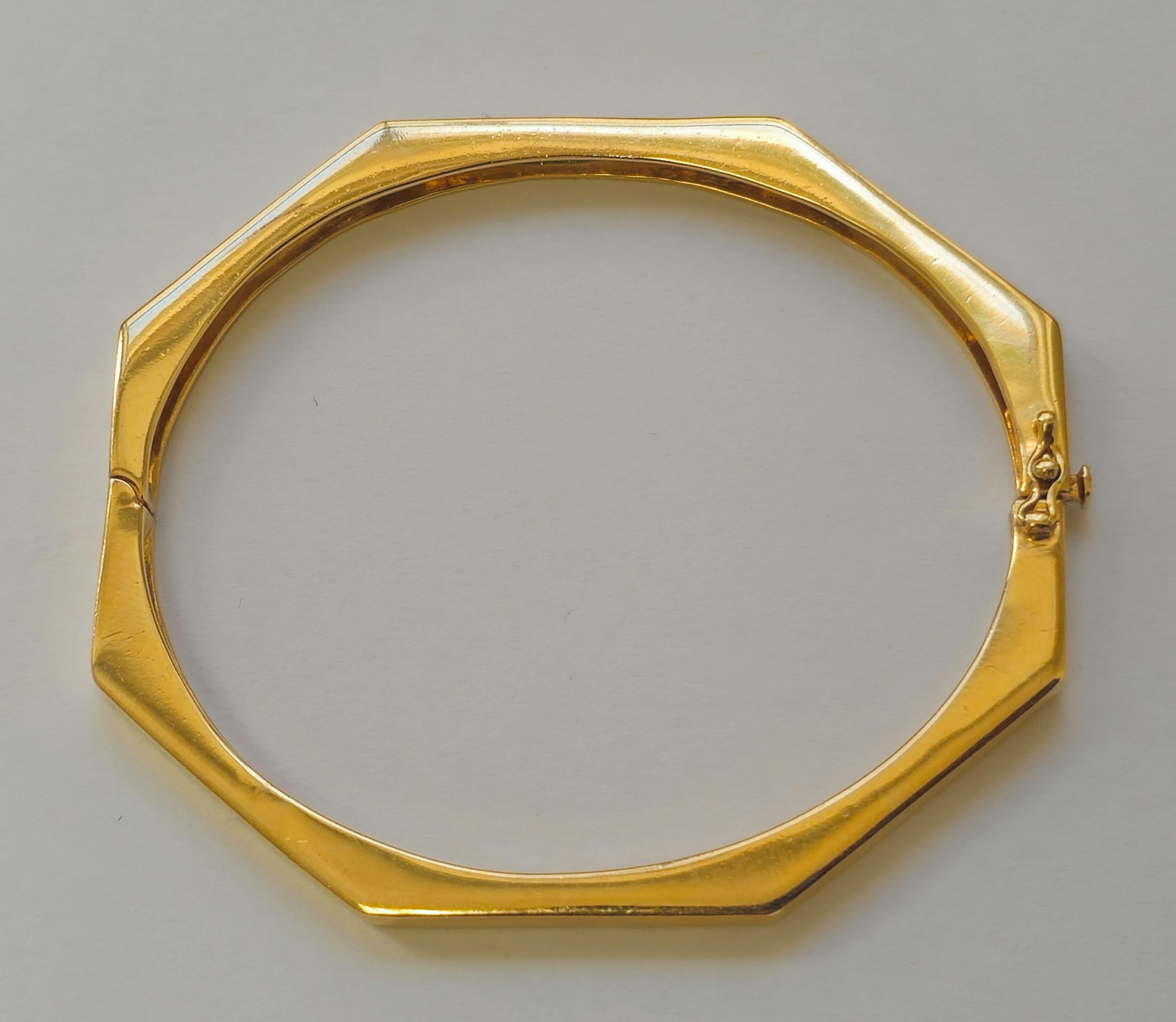 Women's or Men's 14k Gold Diamond Round Bangle Bracelet For Sale