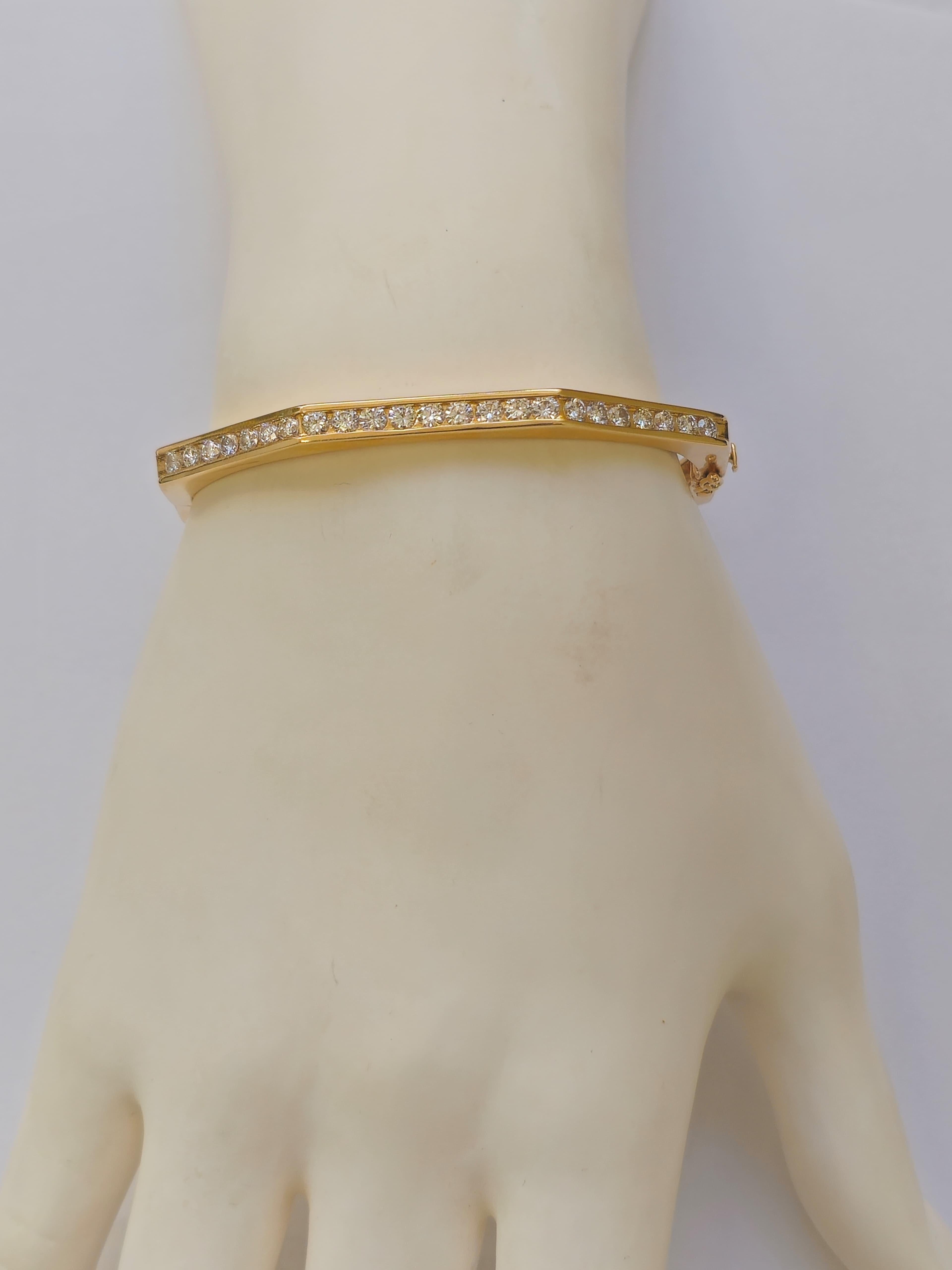 14k Gold Diamond Round Bangle Bracelet For Sale 1