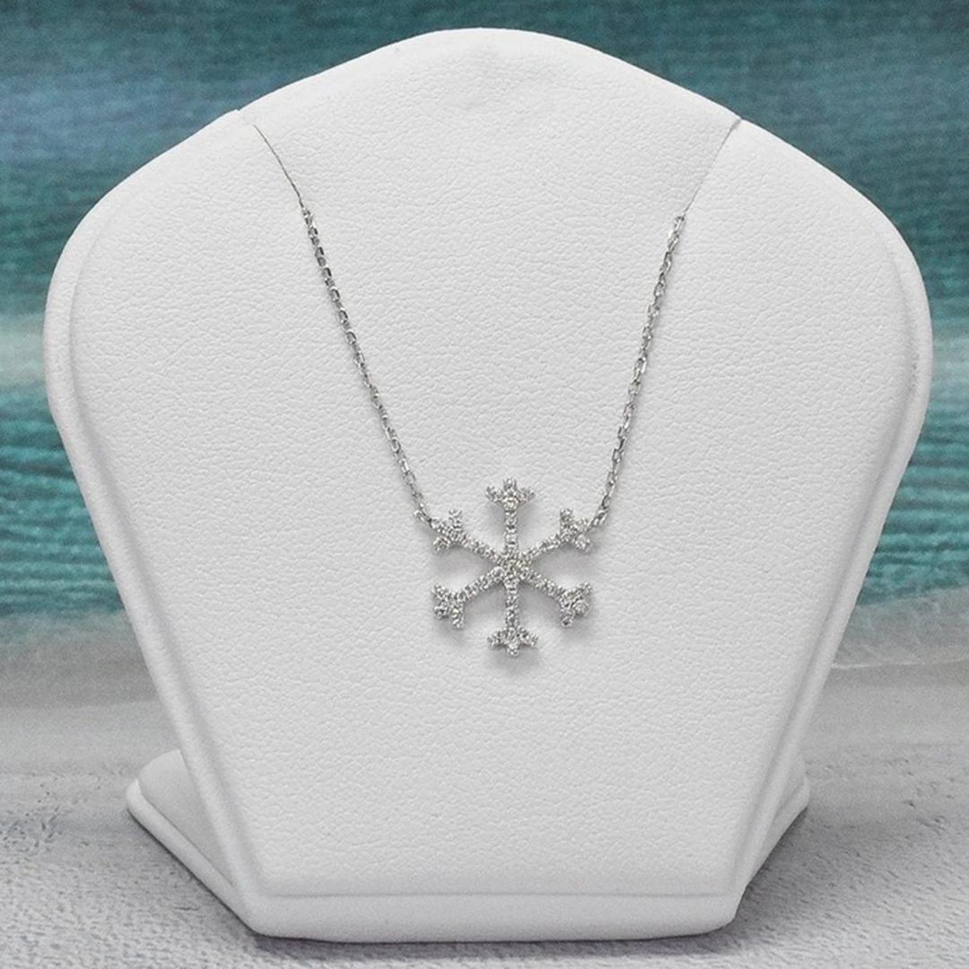 Round Cut 14k Gold Diamond Snowflake Necklace Winter Snowflake Christmas Gift For Sale