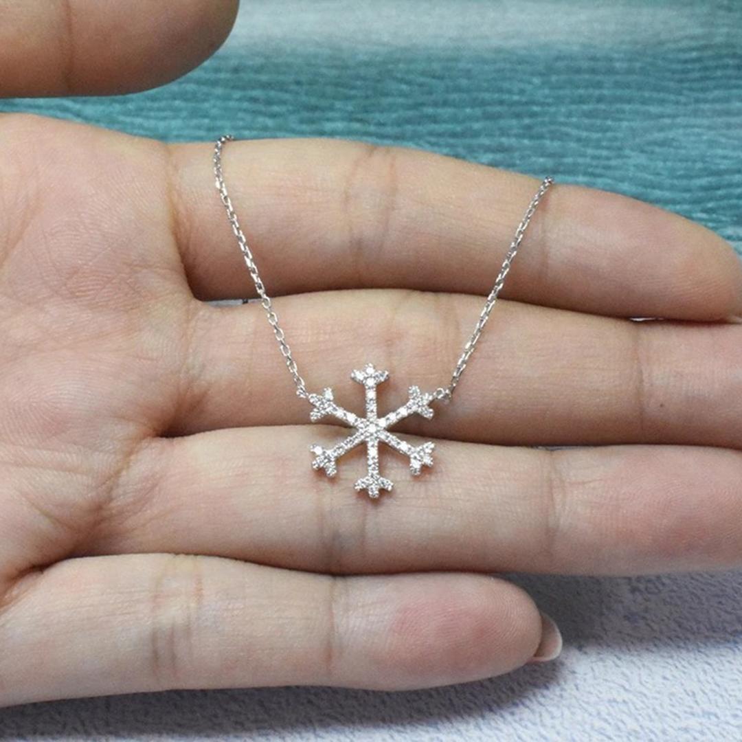 14k Gold Diamond Snowflake Necklace Winter Snowflake Christmas Gift For Sale 2