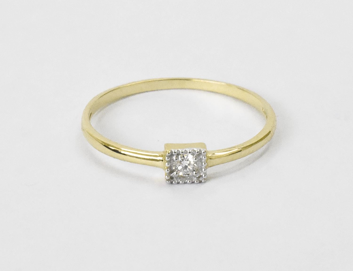 En vente :  Bague de fiançailles solitaire carrée en or 14 carats avec diamants 5
