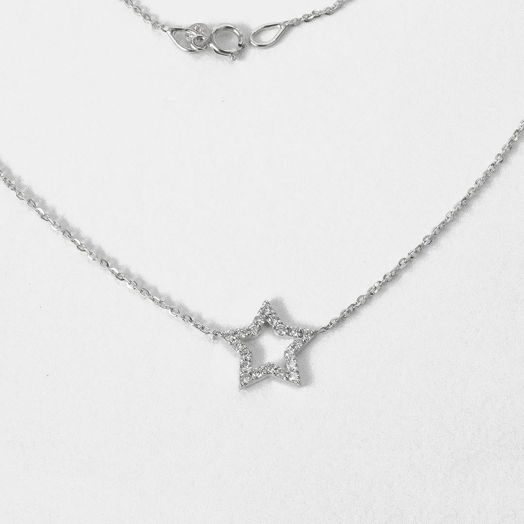 14K Gold Diamond Star Necklace Minimalist Charm Necklace In New Condition For Sale In Bangkok, TH