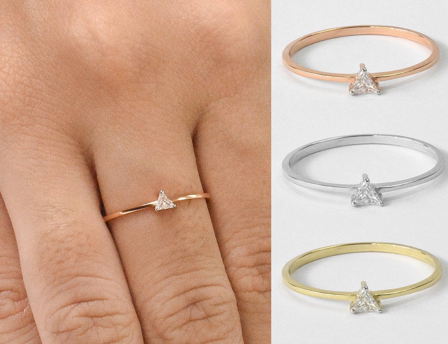 Im Angebot: 14k Gold Diamant-Dreieck Solitär Diamant-Dreieck-Ring () 5