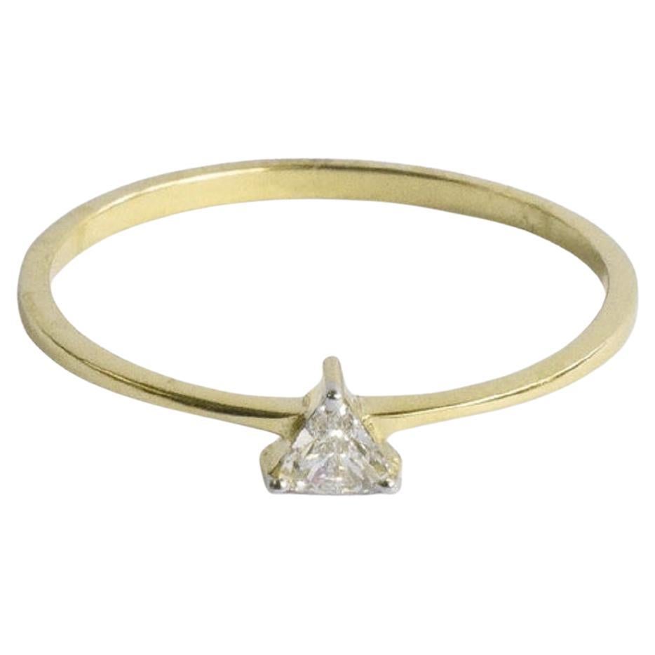 Bague triangulaire solitaire en or 14 carats avec diamant