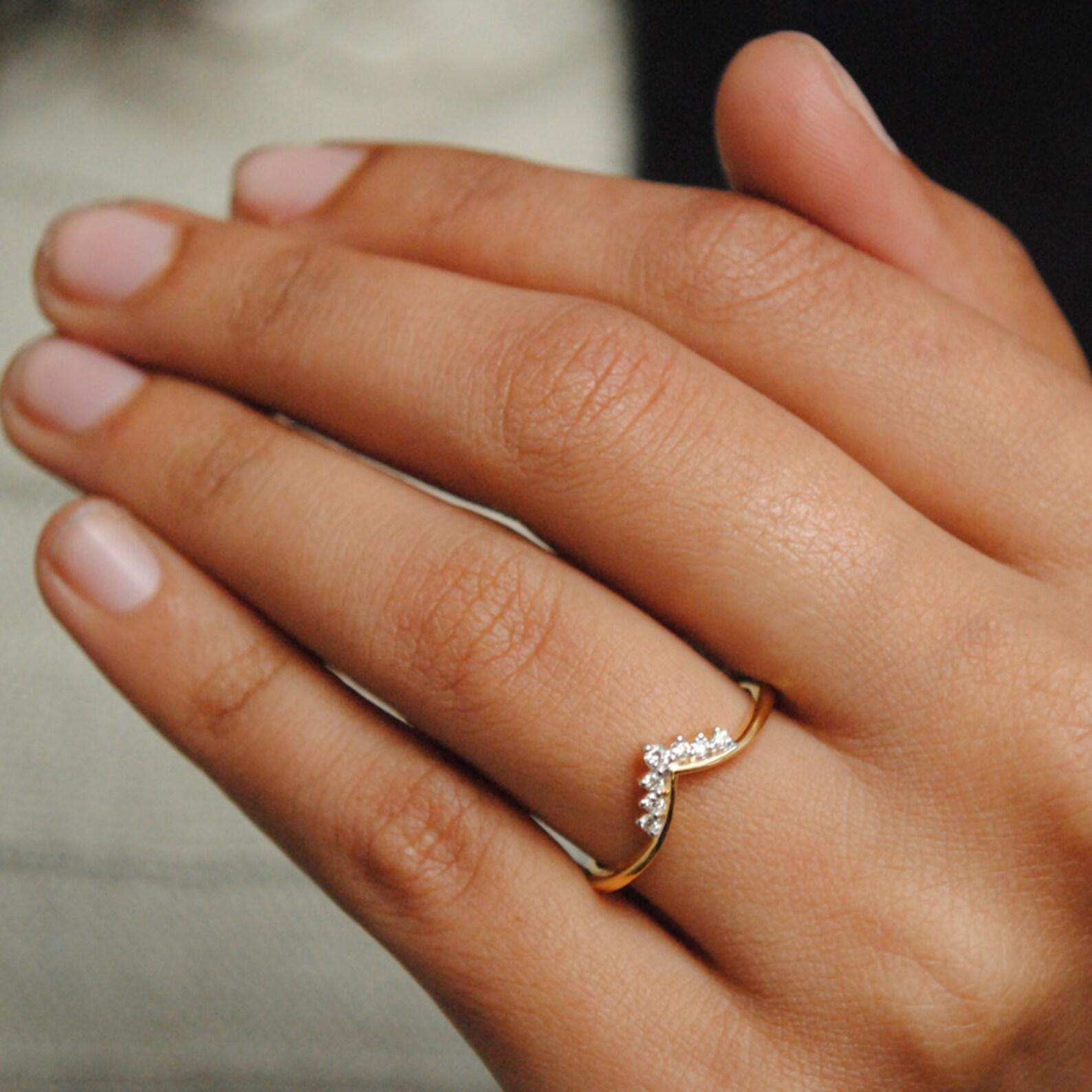 Women's or Men's 14K Gold Diamond Wedding Band Chevron V Stackable Ring Promise Ring For Women. For Sale