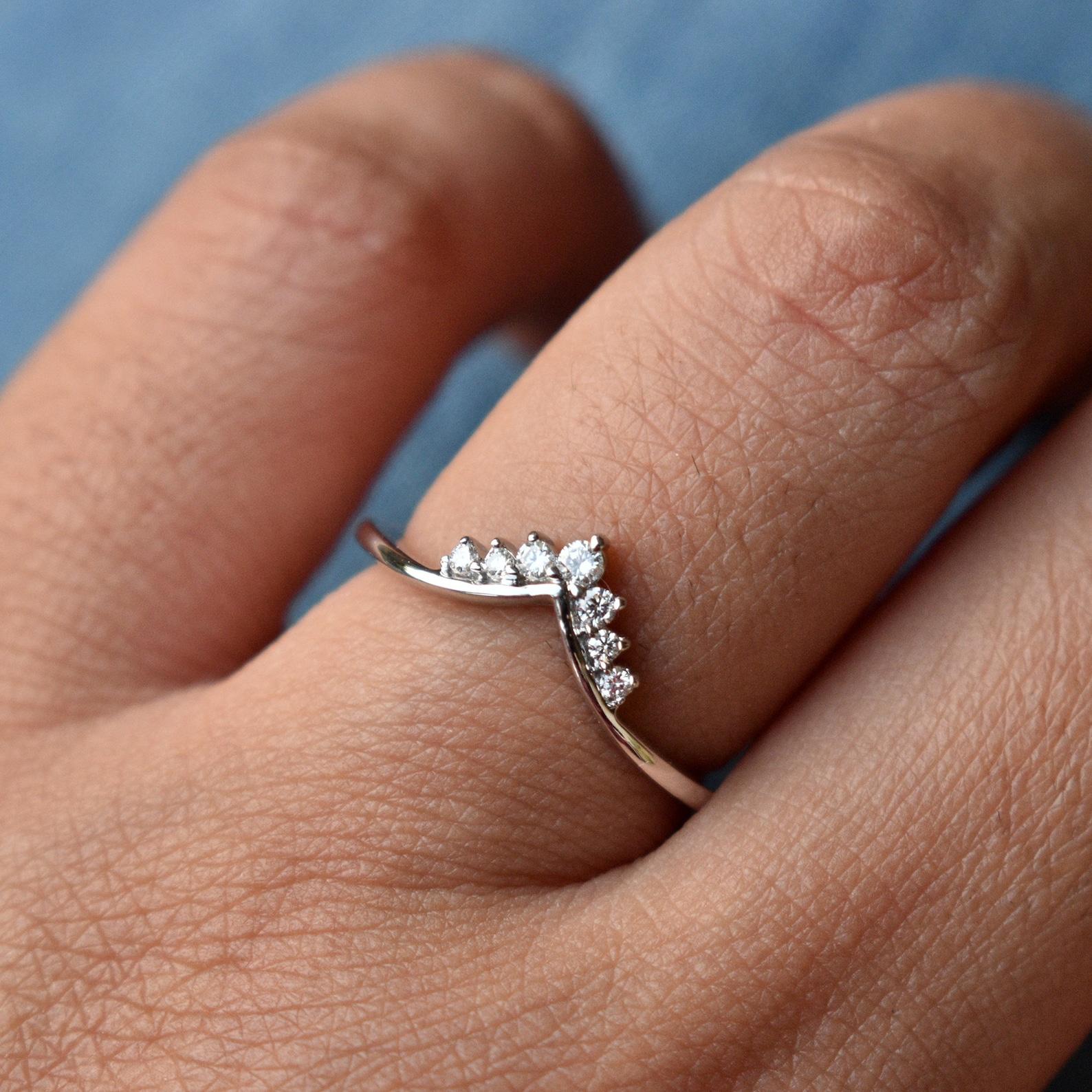 14K Gold Diamond Wedding Band Chevron V Stackable Ring Promise Ring For Women. For Sale 2
