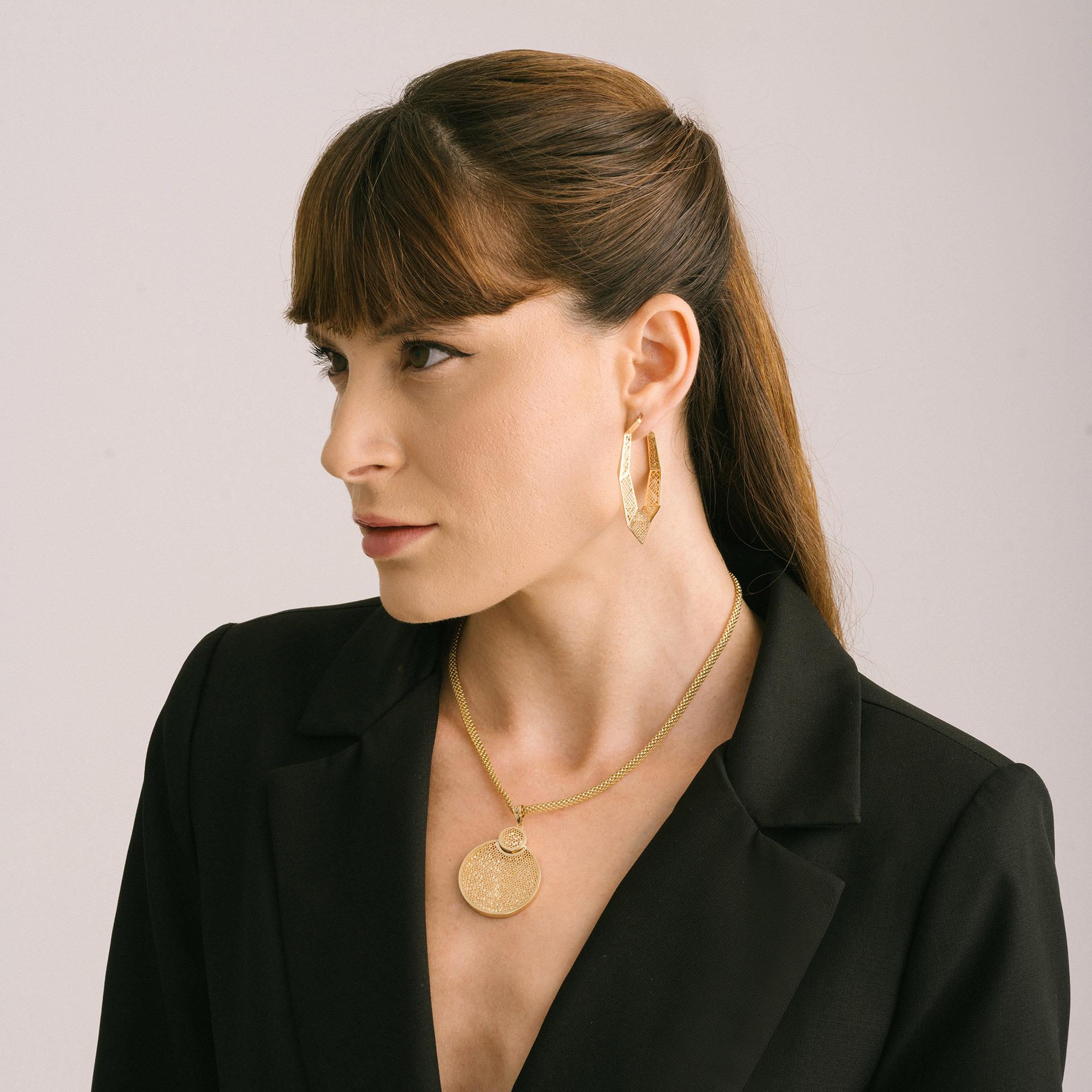 14K Gold Double Circle Honeycomb Anhänger - Handcrafted Statement Fine Jewelry im Zustand „Neu“ im Angebot in Patchogue, NY