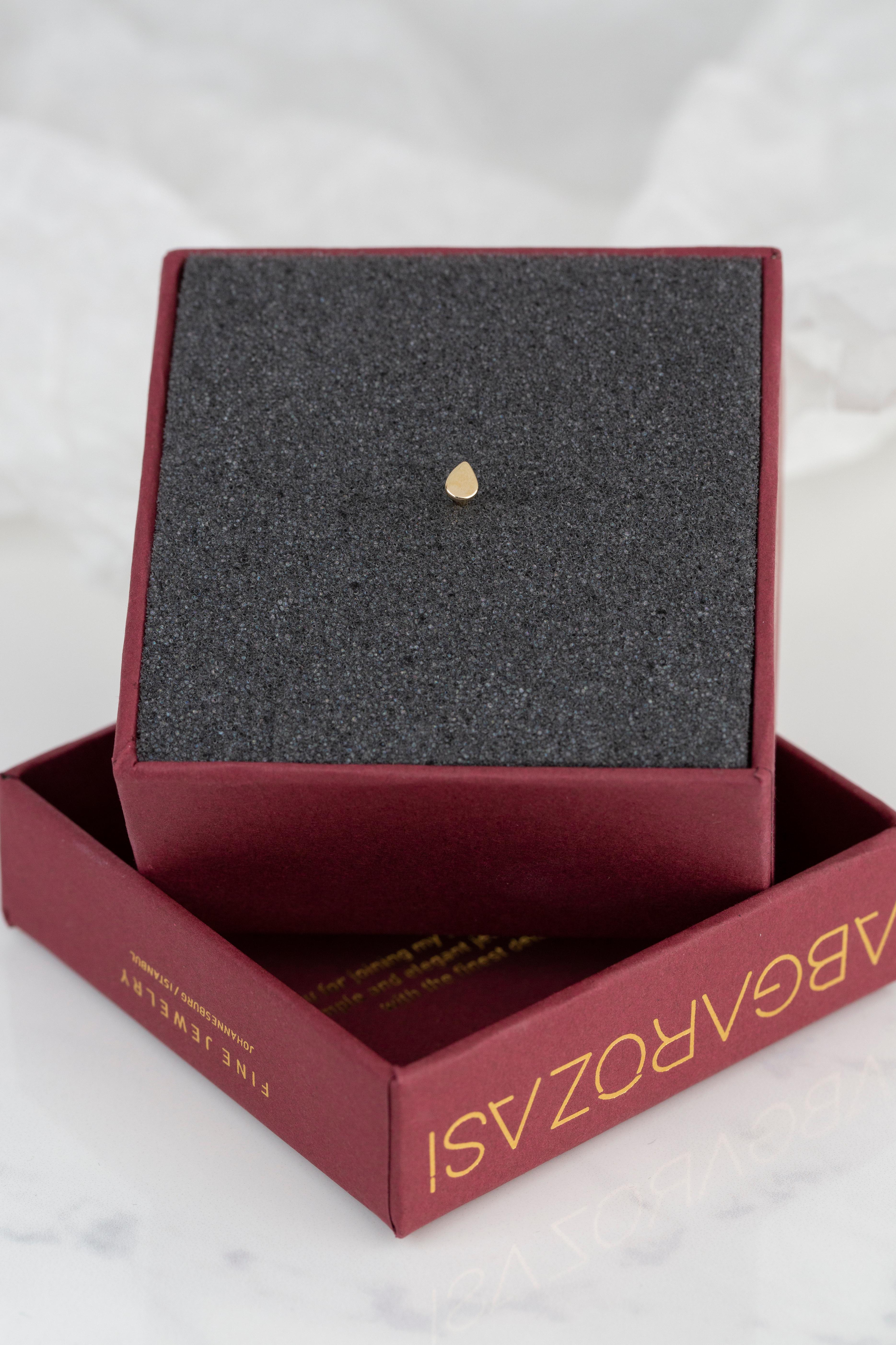 Clous d'oreilles en or 14 carats en forme de poire avec perçage en or Neuf - En vente à ISTANBUL, TR