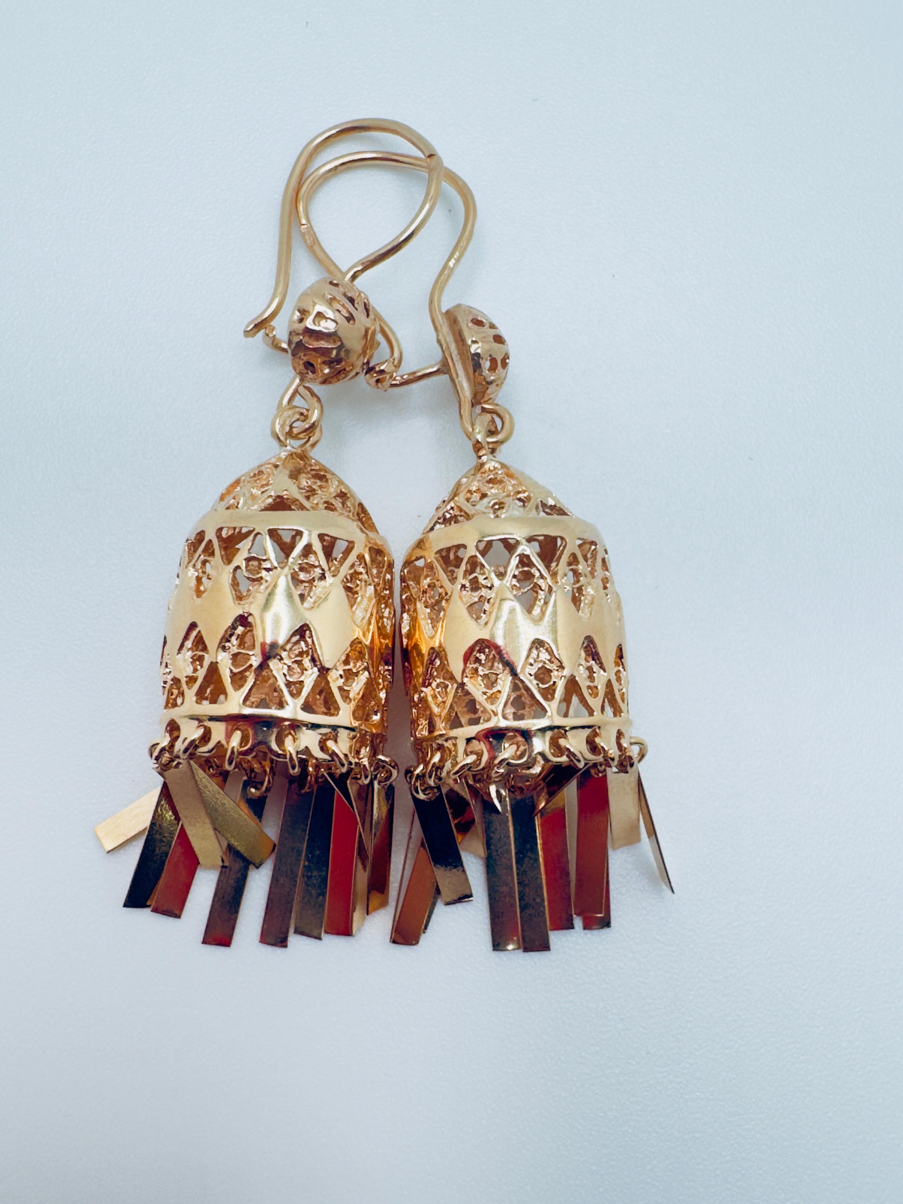 Pendientes colgantes Jhumka de oro de 14 quilates con filigrana de Dubai en venta 1