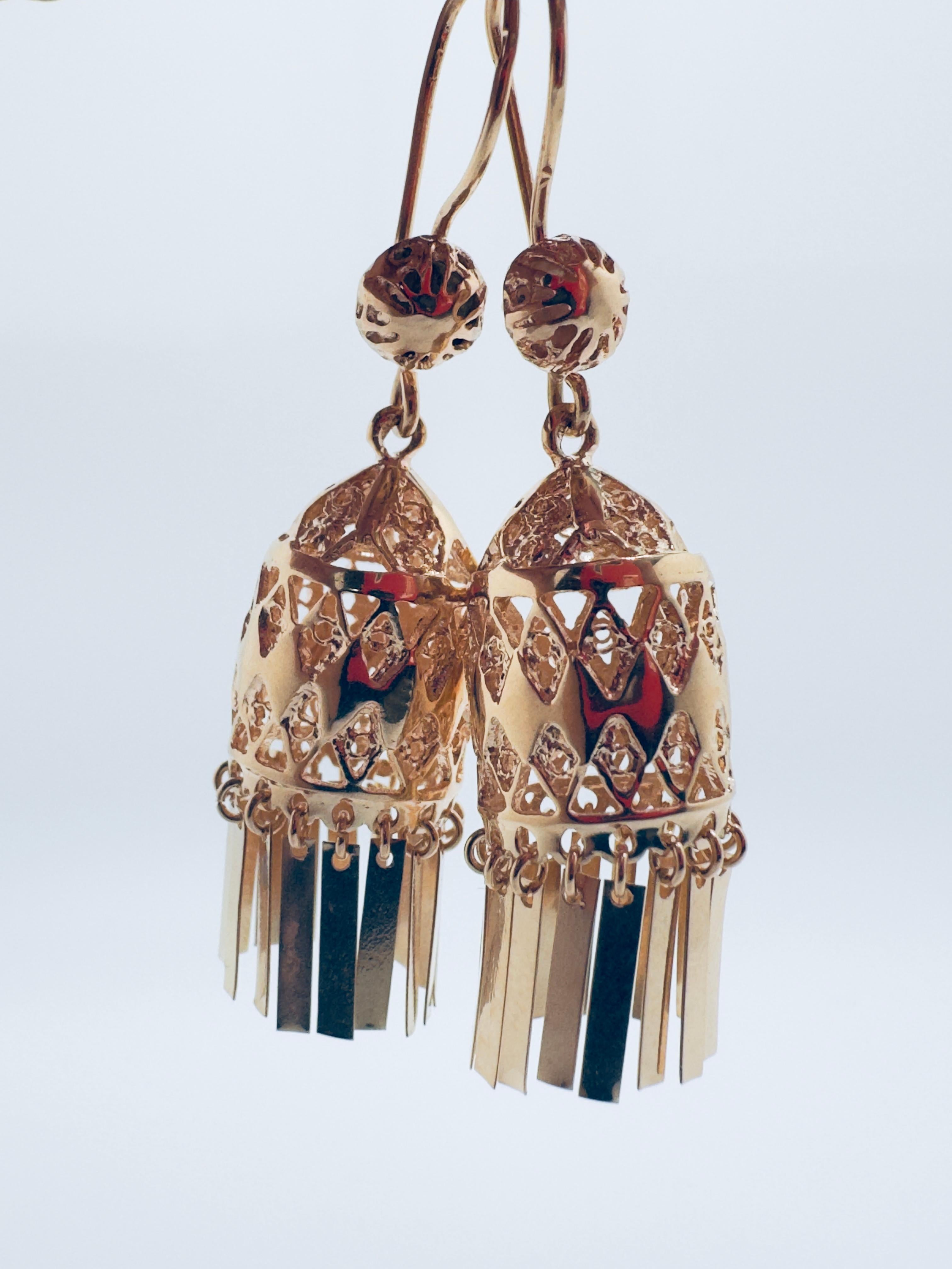 Pendientes colgantes Jhumka de oro de 14 quilates con filigrana de Dubai en venta 4
