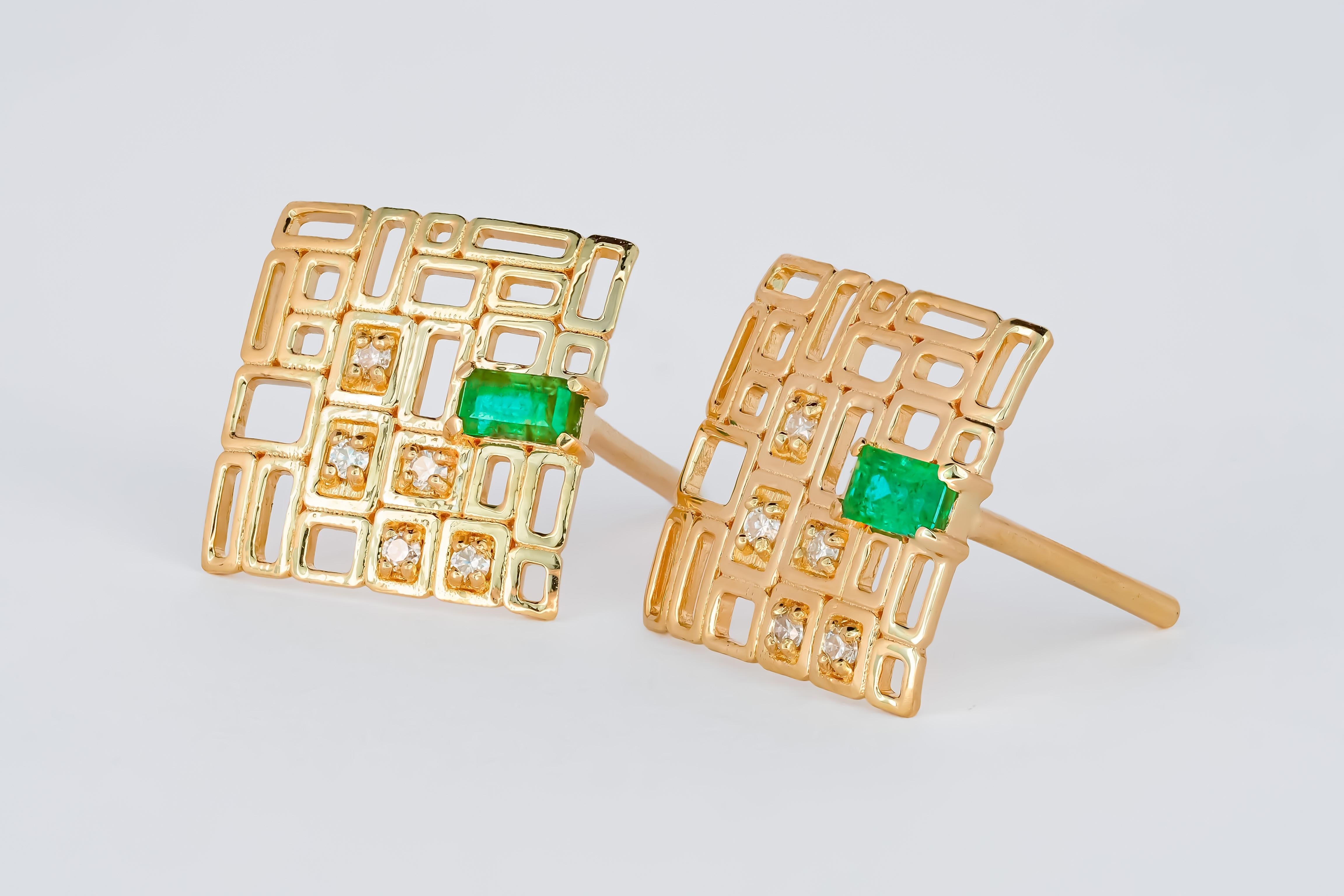 14 Karat Gold Earrings Studs with Emeralds and Diamonds For Sale 2