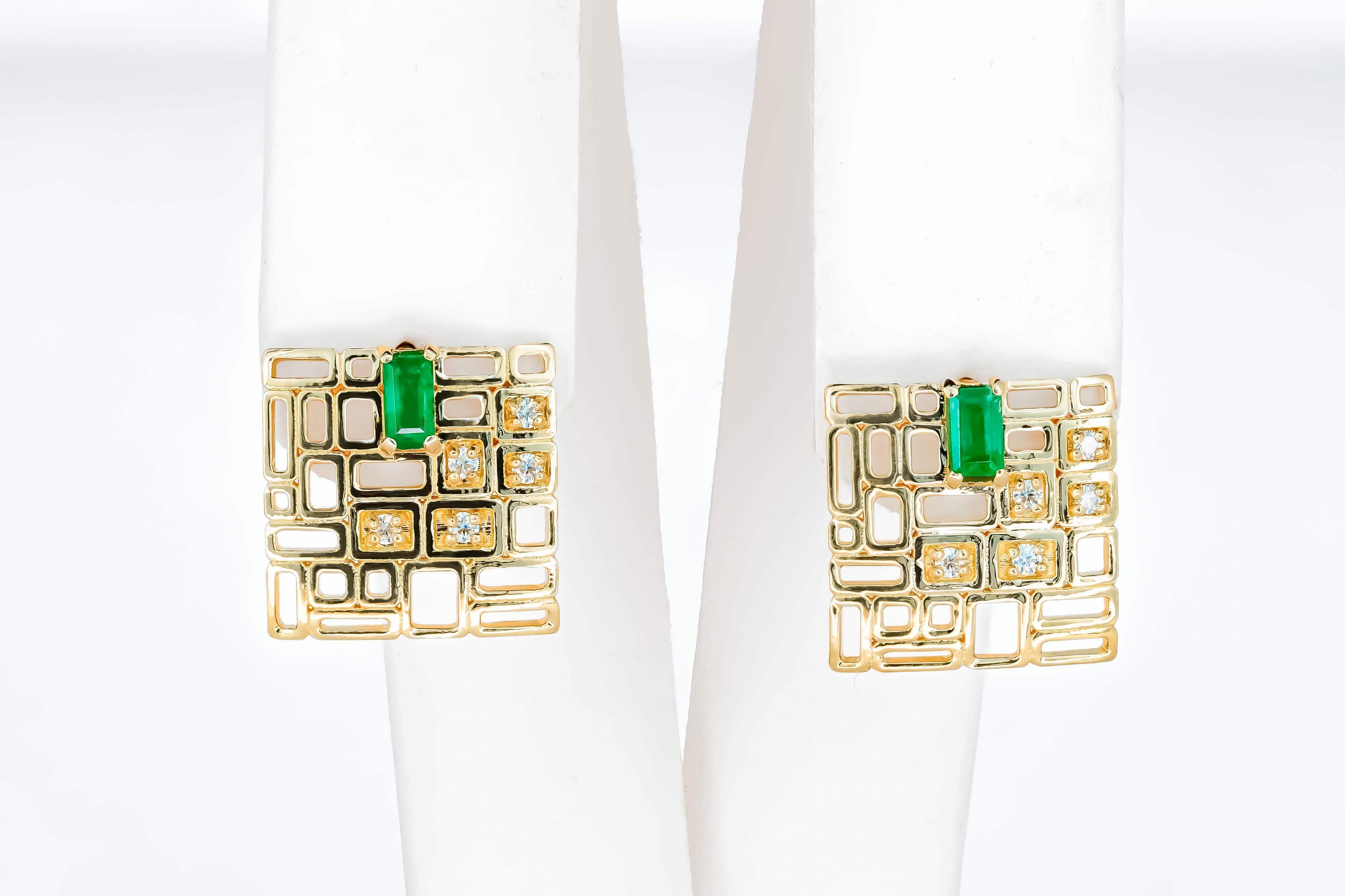 14 Karat Gold Earrings Studs with Emeralds and Diamonds For Sale 3