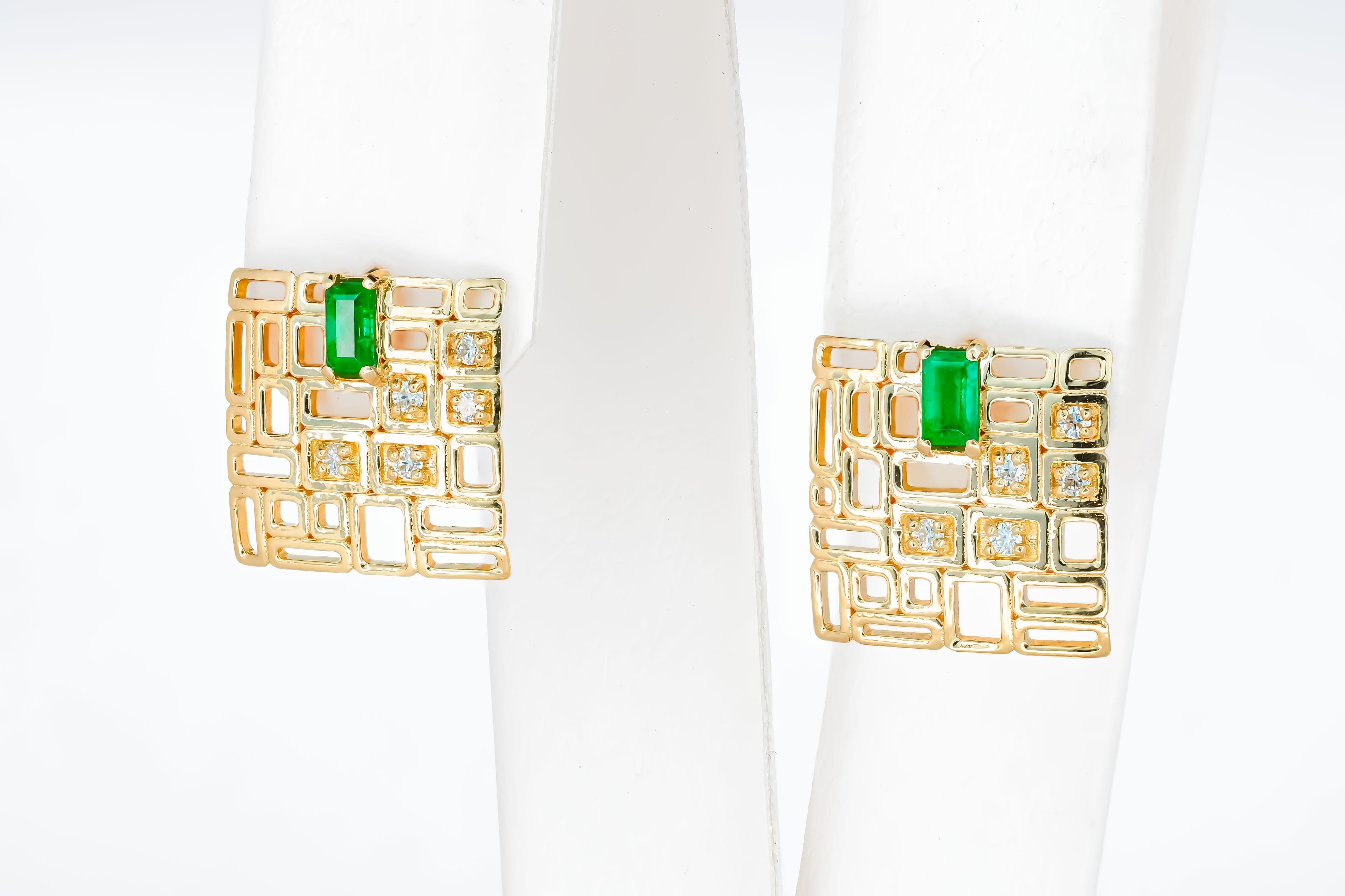 14 Karat Gold Earrings Studs with Emeralds and Diamonds For Sale 4