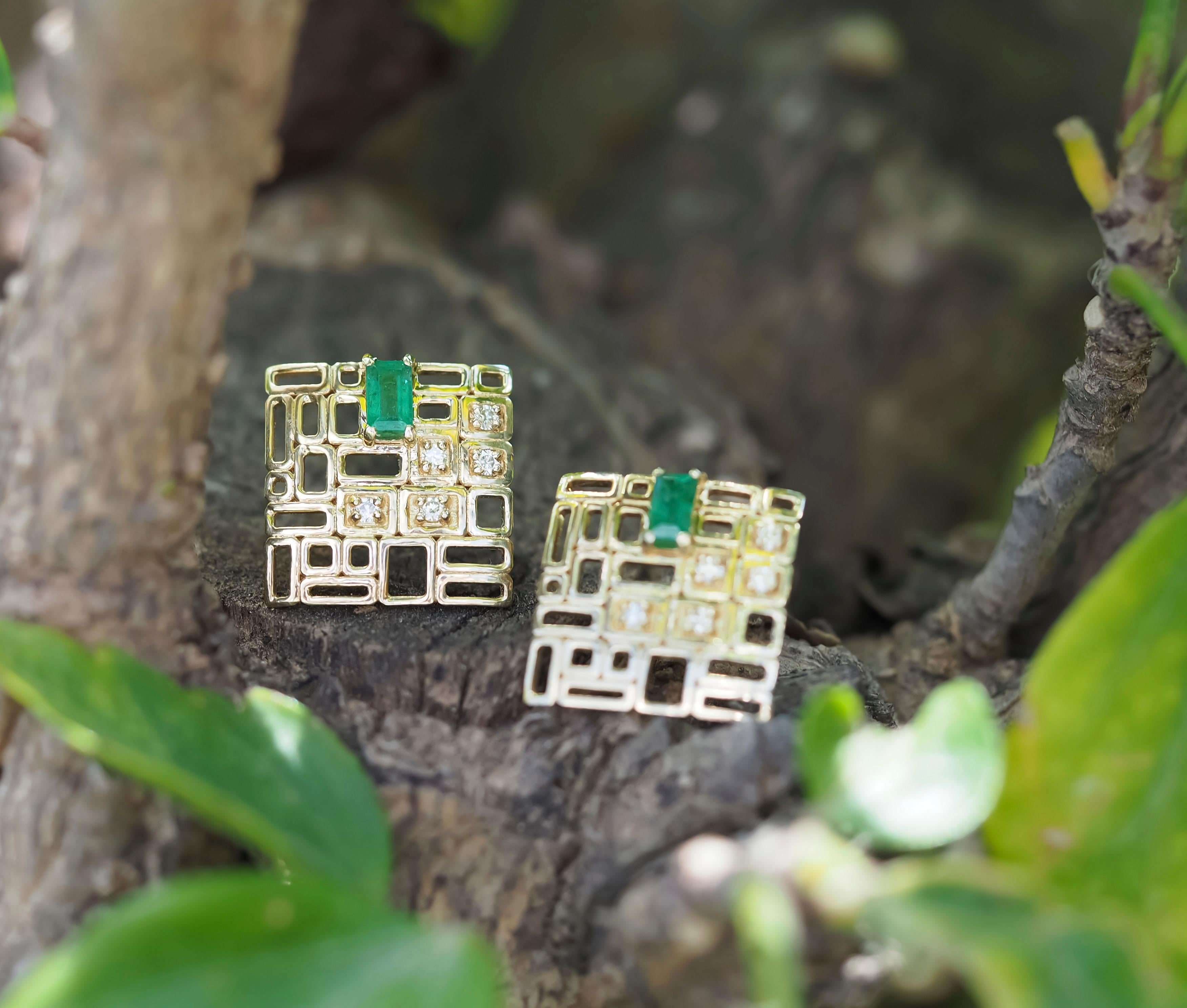 Emerald, diamond earring studs in 14k gold For Sale 7