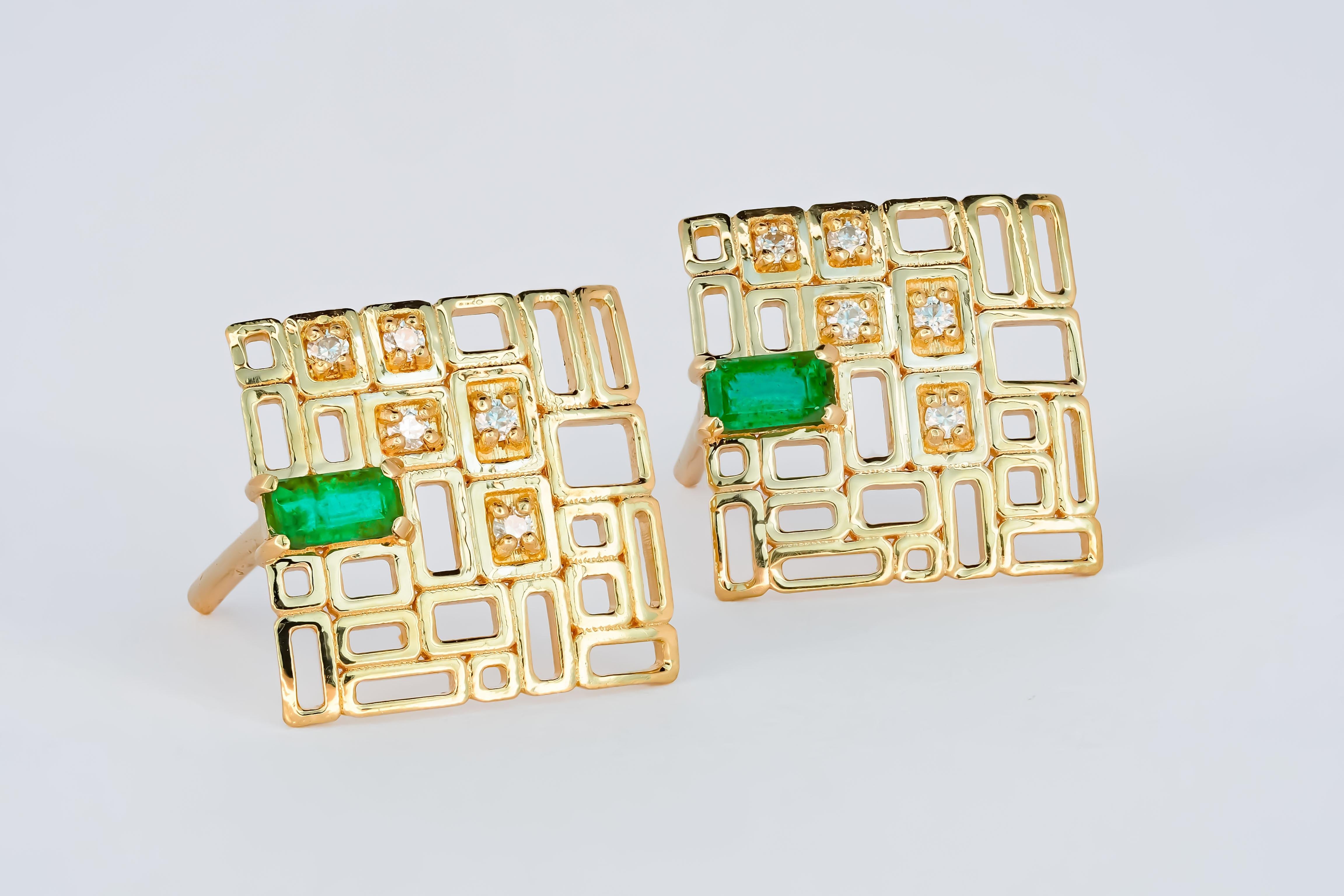 14 Karat Gold Earrings Studs with Emeralds and Diamonds In New Condition For Sale In Istanbul, TR