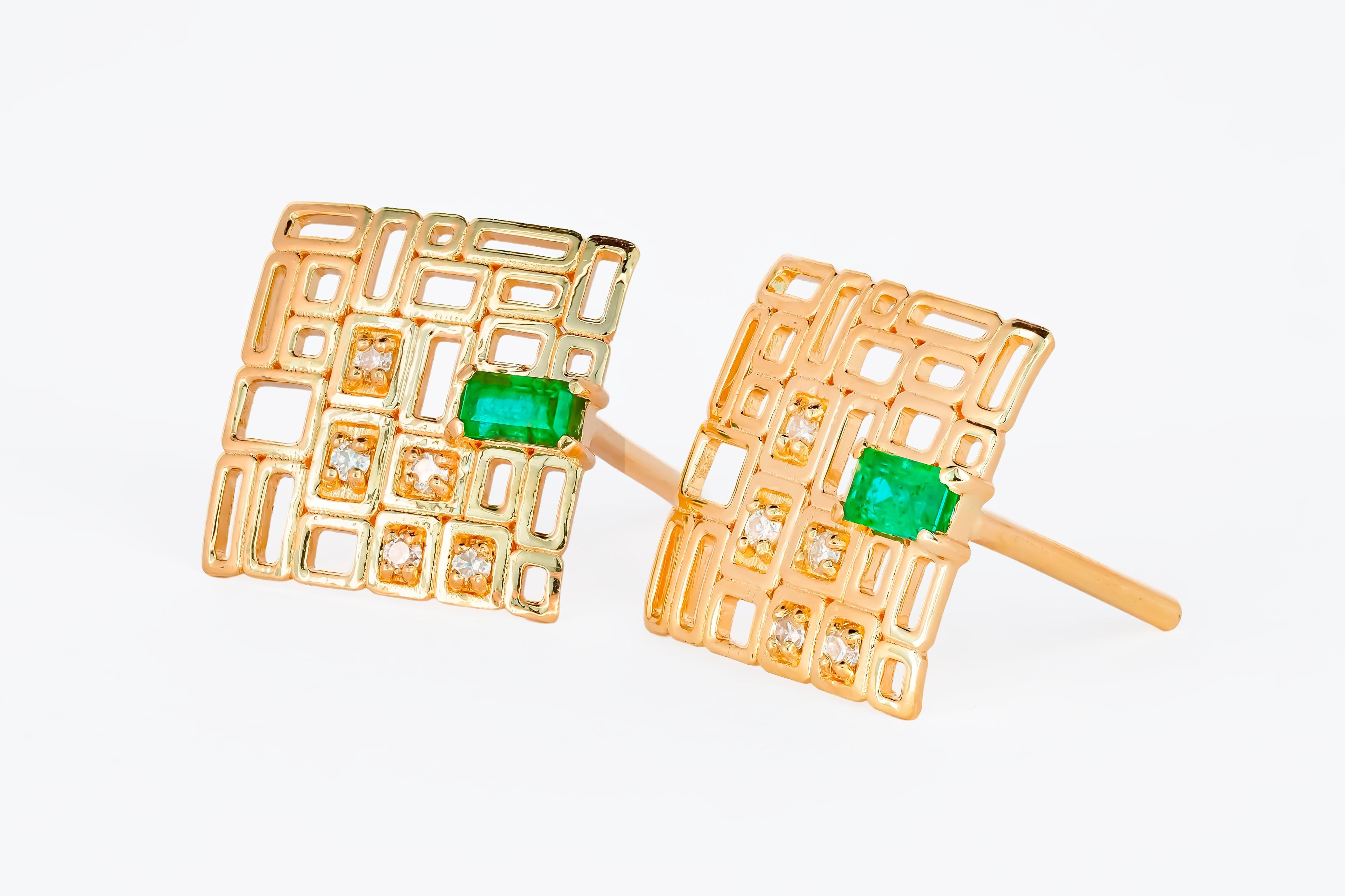 14 Karat Gold Earrings Studs with Emeralds and Diamonds For Sale 1