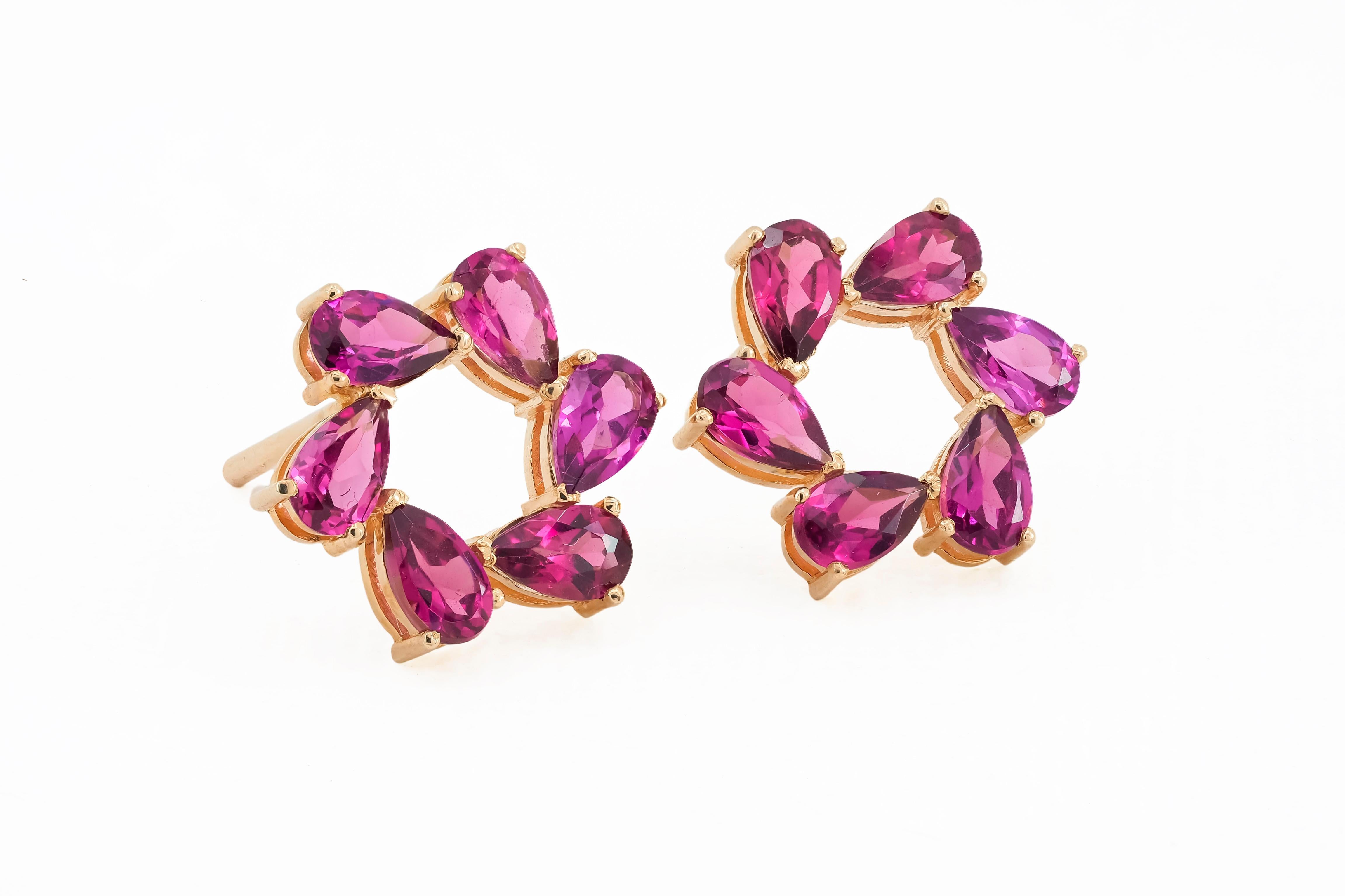 14 Karat Gold Earrings Studs with Garnets For Sale 3