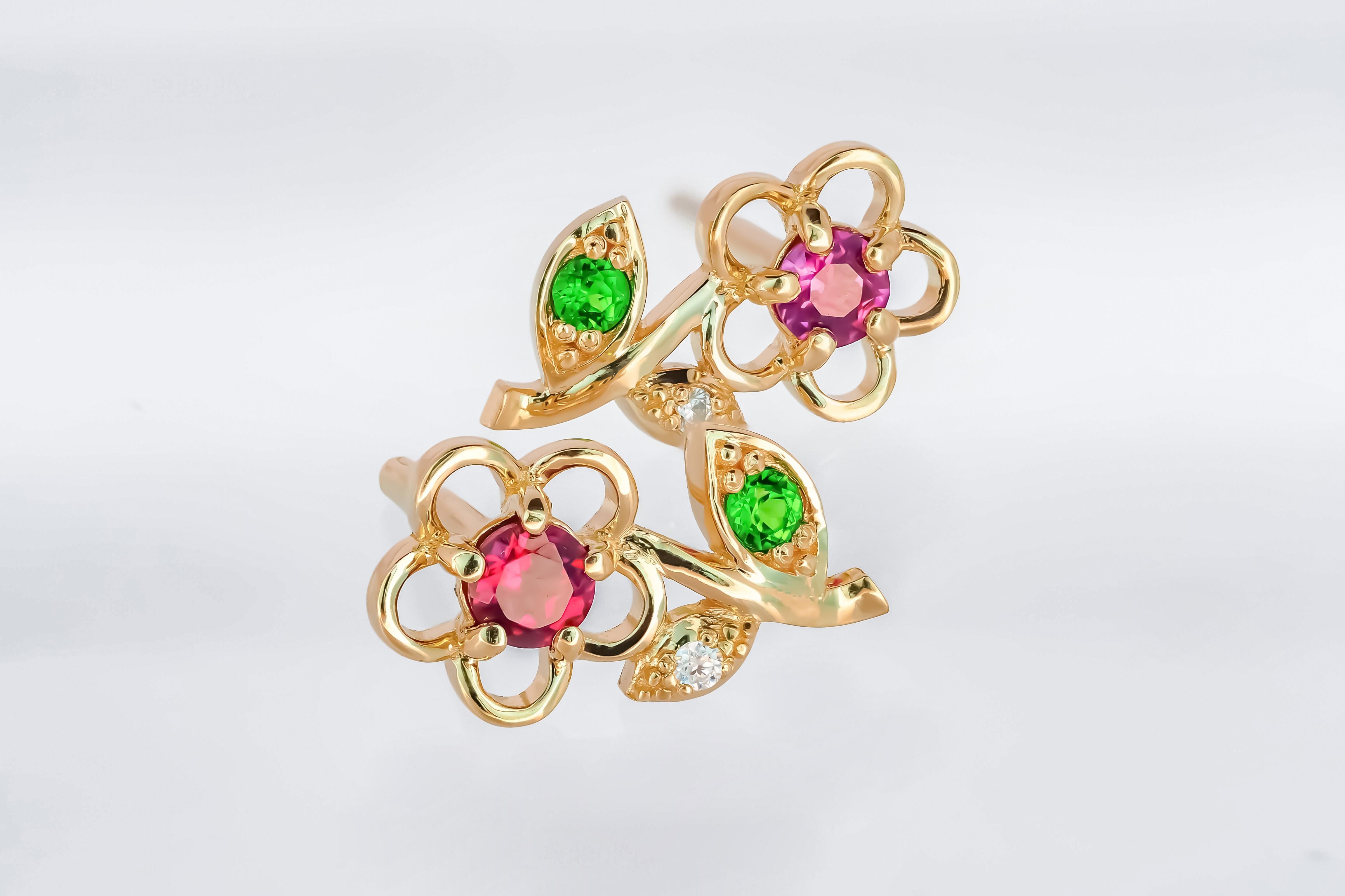14k Gold Earrings Studs with Garnets, Tsavorites and Diamonds In New Condition In Istanbul, TR