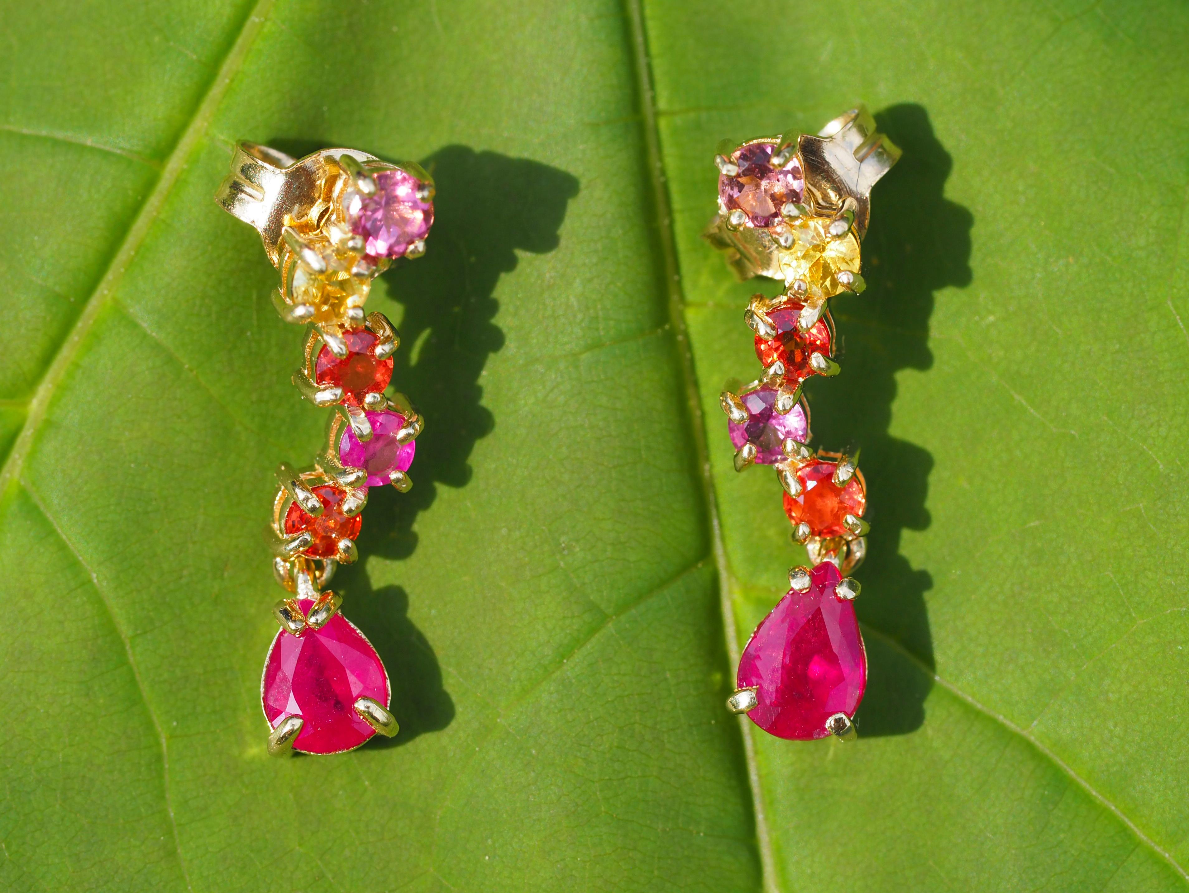 Pendientes de oro de 14 quilates con zafiros y rubíes multicolores en venta 3