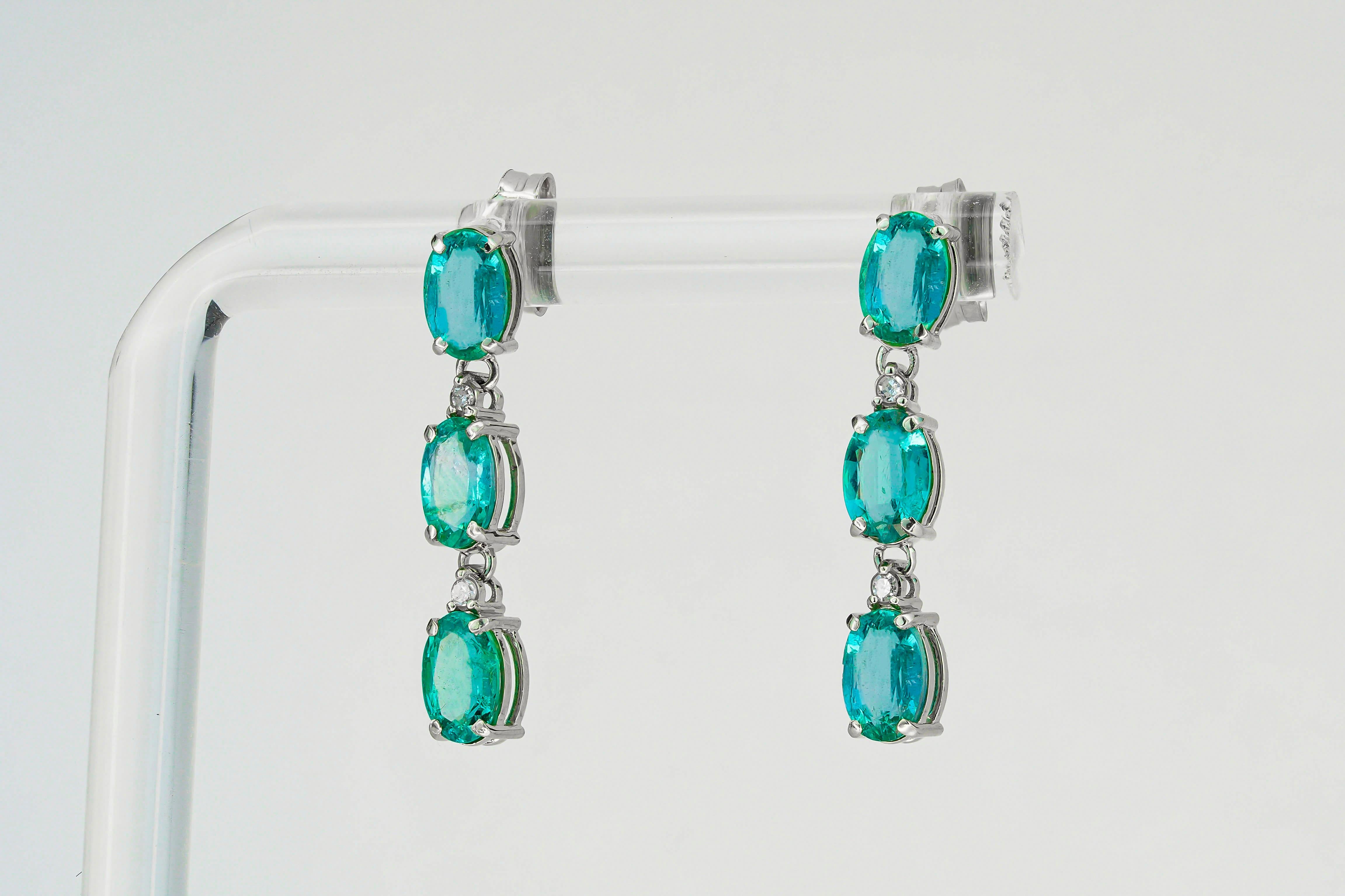 Modern 14 Karat Gold Earrings Studs with Oval Emeralds. Emerald earrings studs.  For Sale