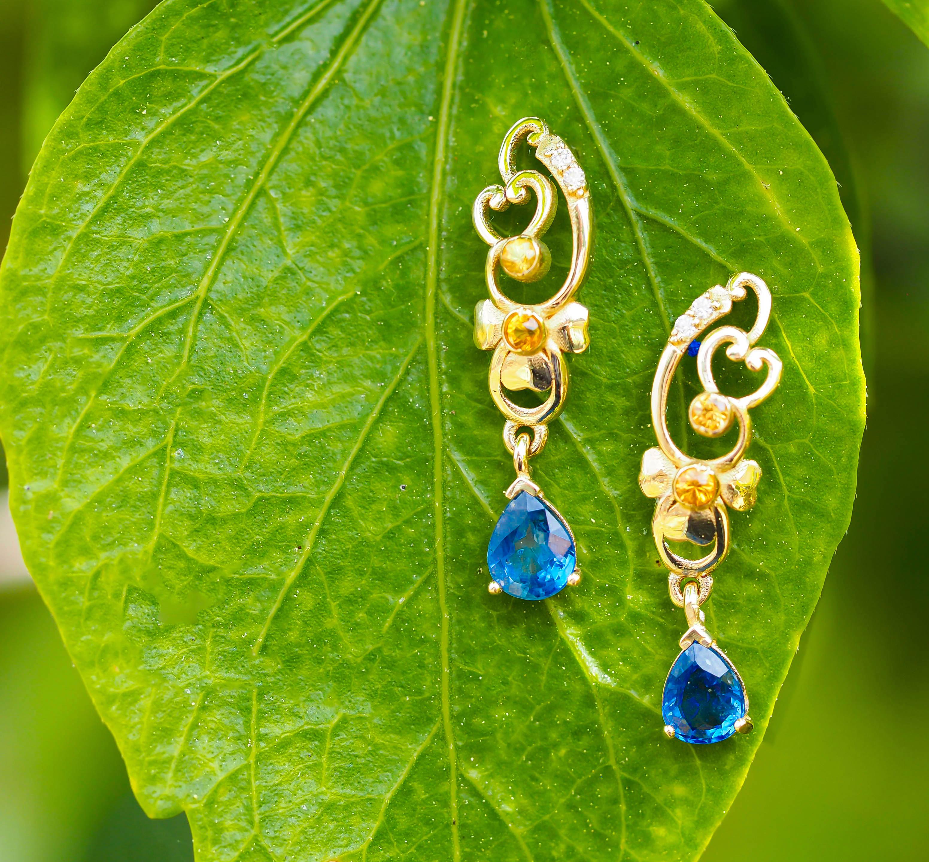 14 Karat Gold Earrings Studs with Sapphires and Diamonds For Sale 4