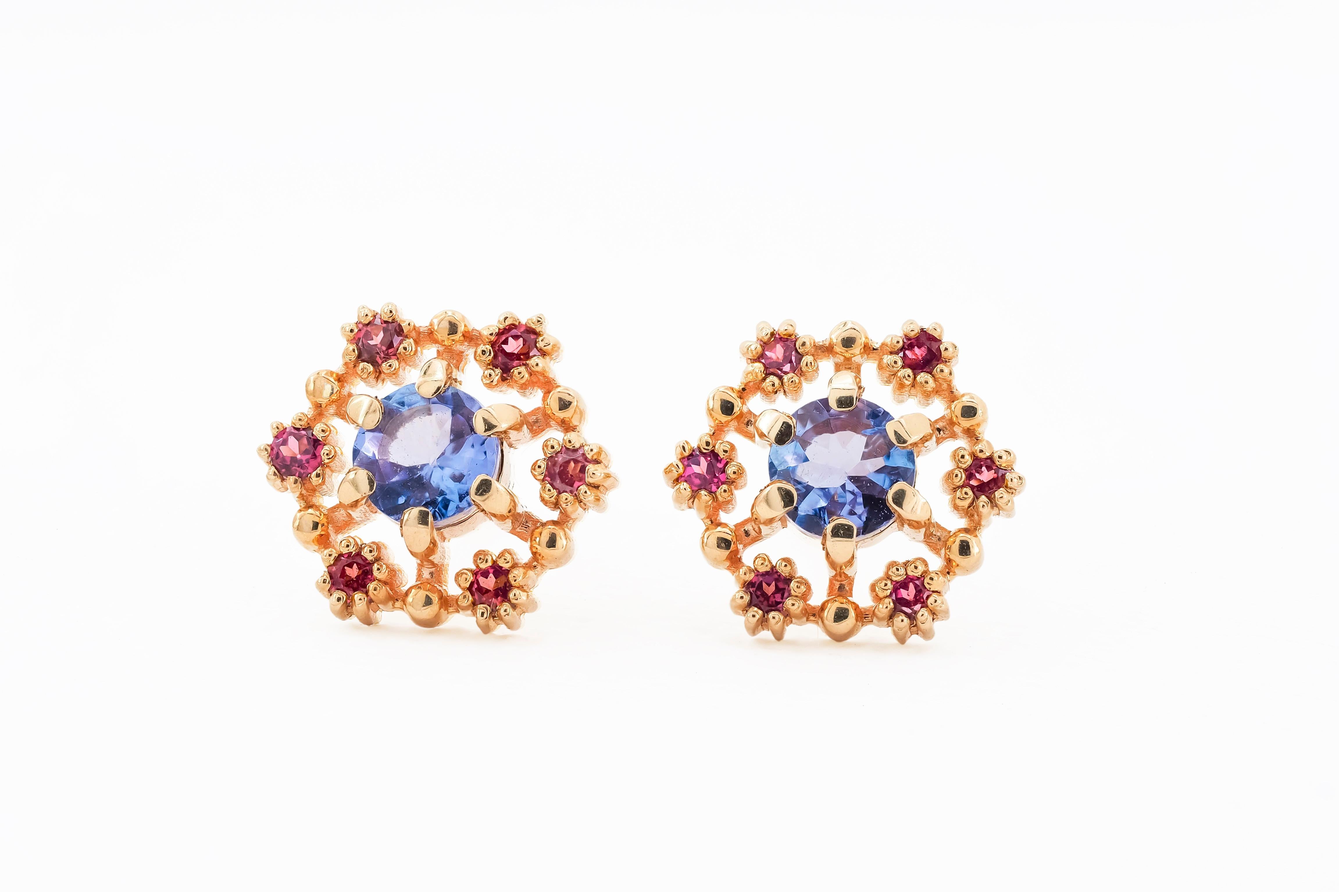 14 Karat Gold Earrings Studs with Tanzanites and Diamonds For Sale 1