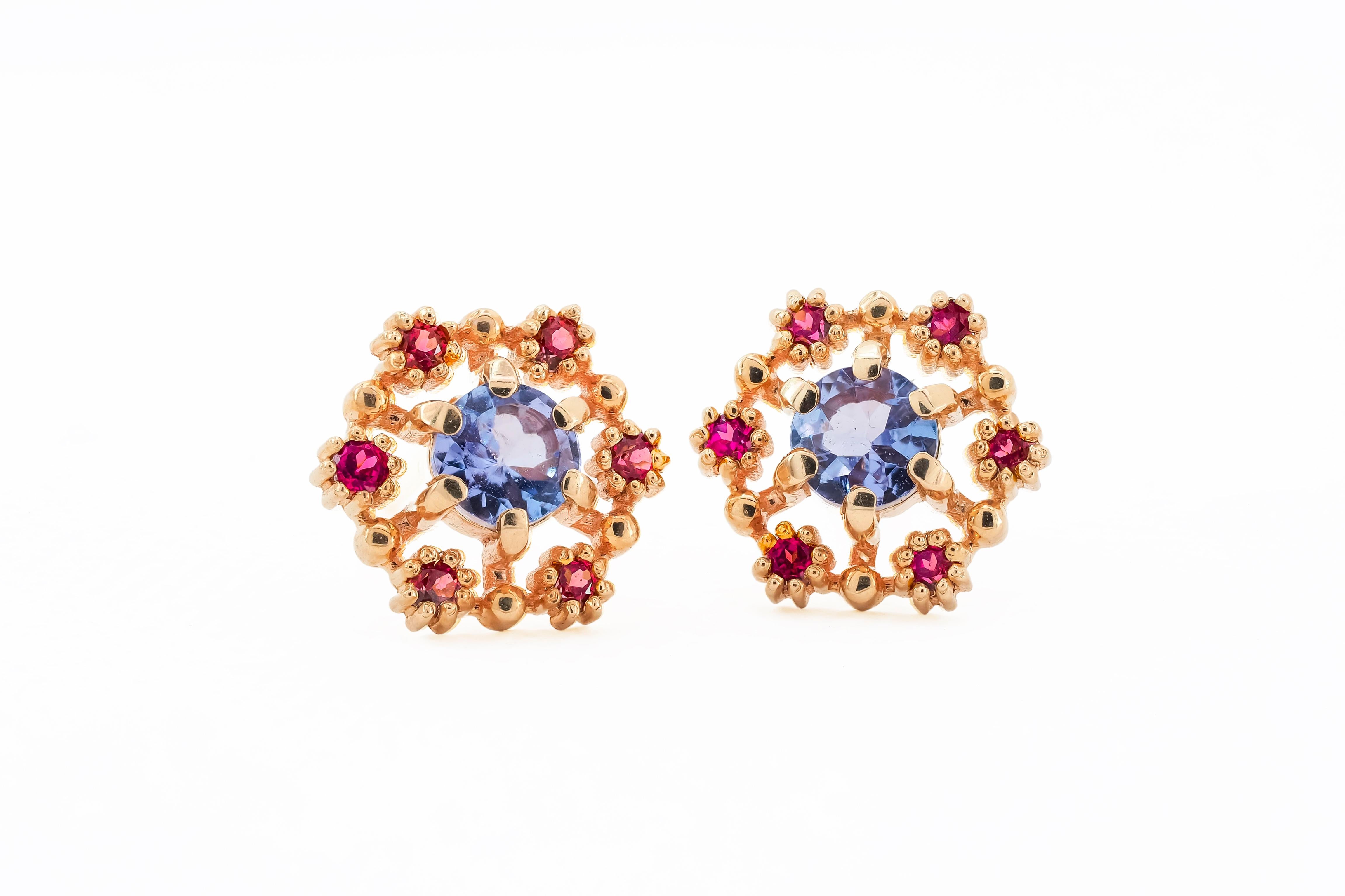 14 Karat Gold Earrings Studs with Tanzanites and Diamonds For Sale 2