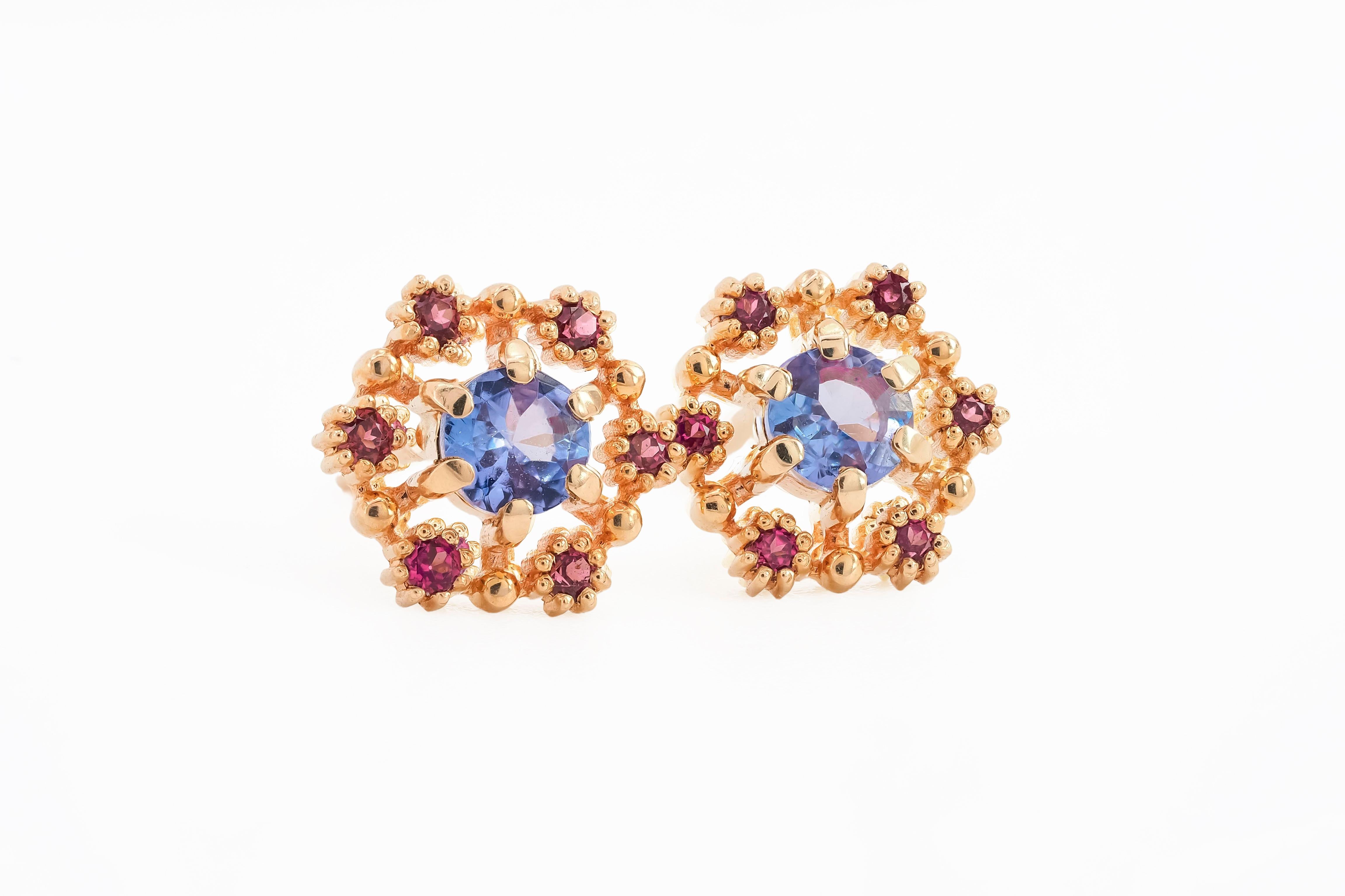 14 Karat Gold Earrings Studs with Tanzanites and Diamonds For Sale 3