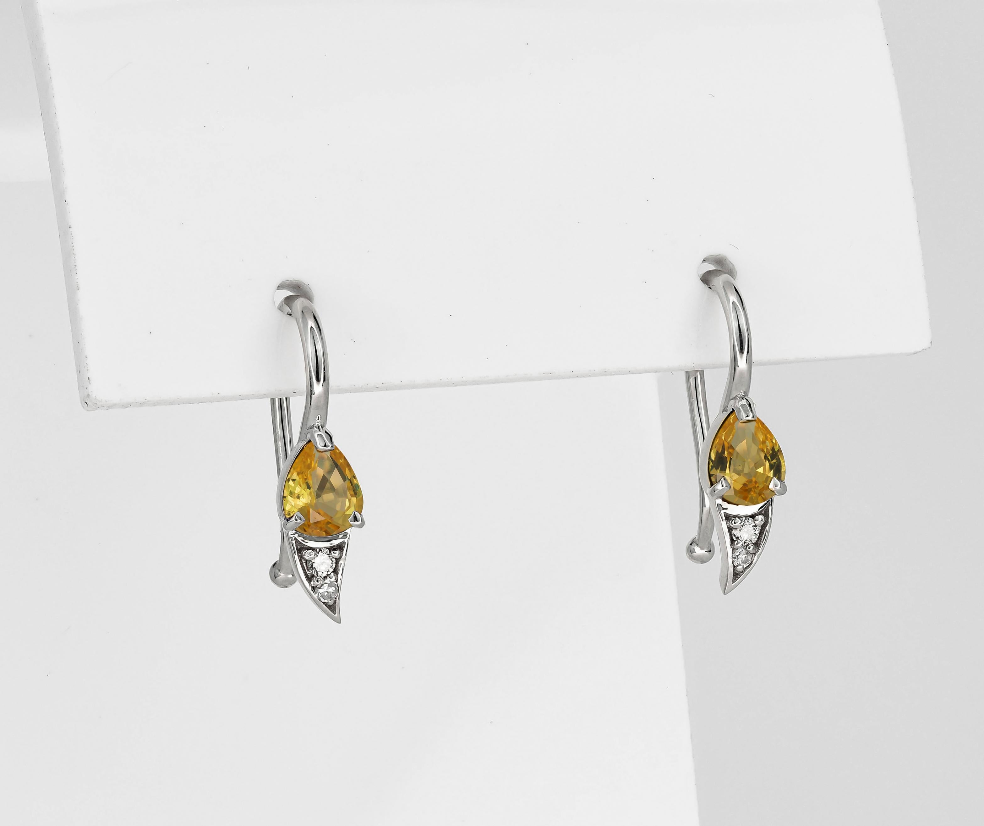Pear Cut 14k gold earrings with natural sapphire and diamonds.  For Sale