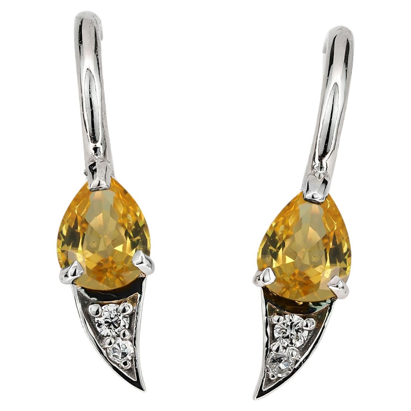 Boucles d'oreilles en or 14k avec saphir naturel et diamants. 