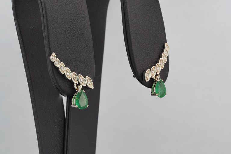 Pear emerald earrings studs. Emerald and diamonds earrings. For Sale 1