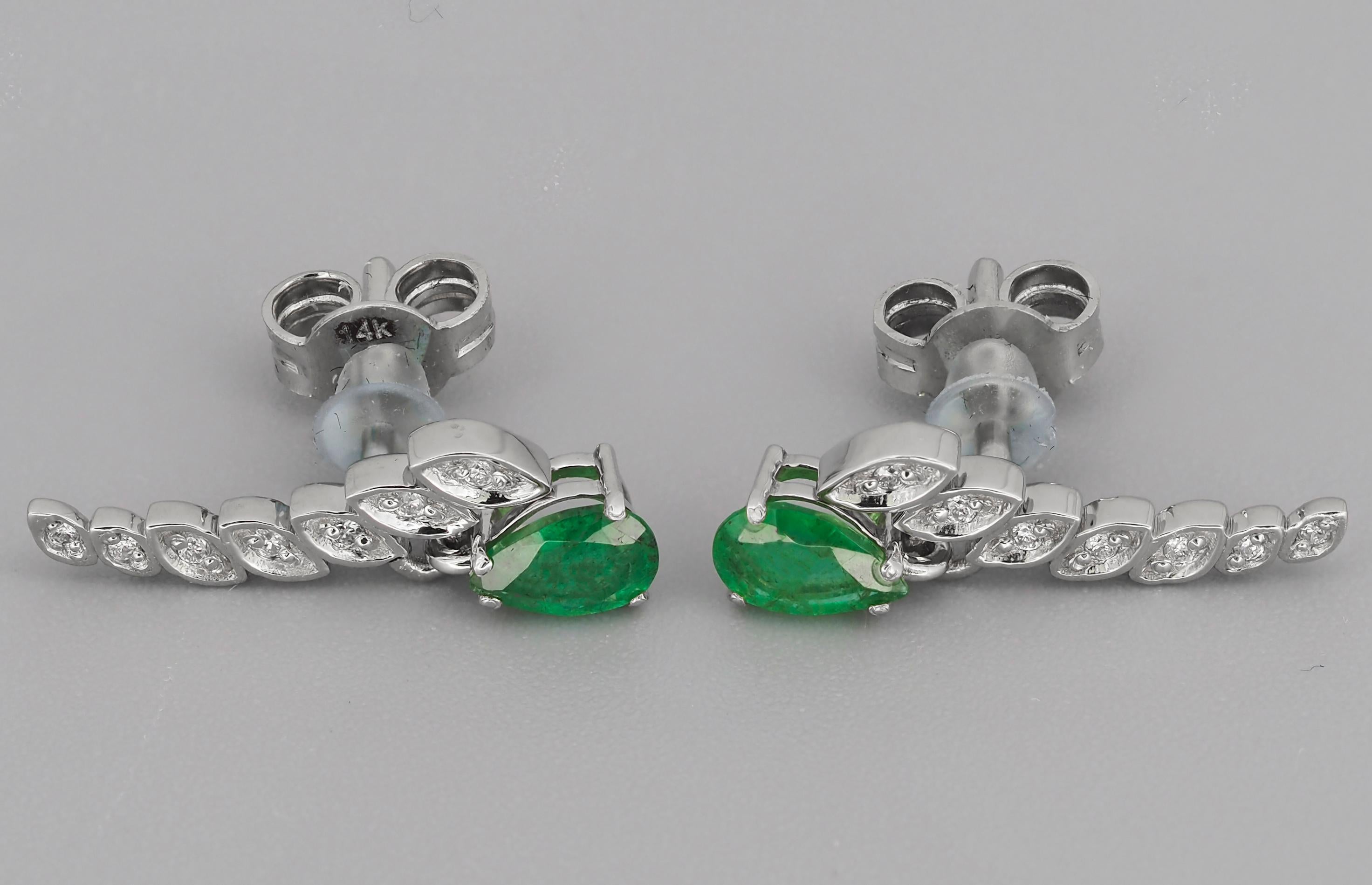 Pear emerald earrings studs. Emerald and diamonds earrings. For Sale 2