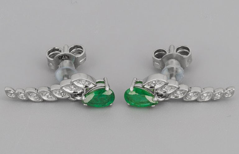 Pear emerald earrings studs. Emerald and diamonds earrings. For Sale 4