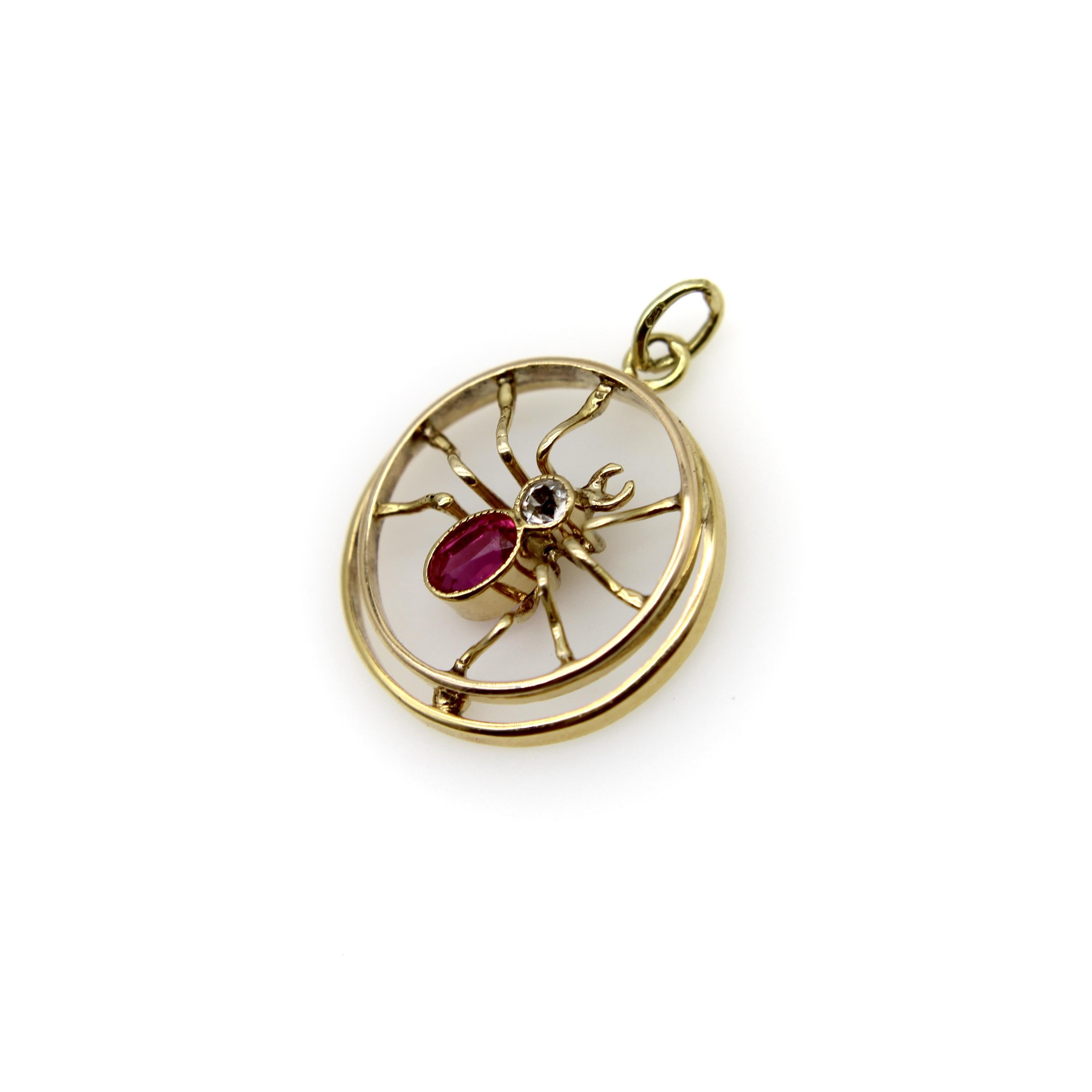 Taille ovale Pendentif araignée édouardien austro-hongrois en or 14 carats en vente