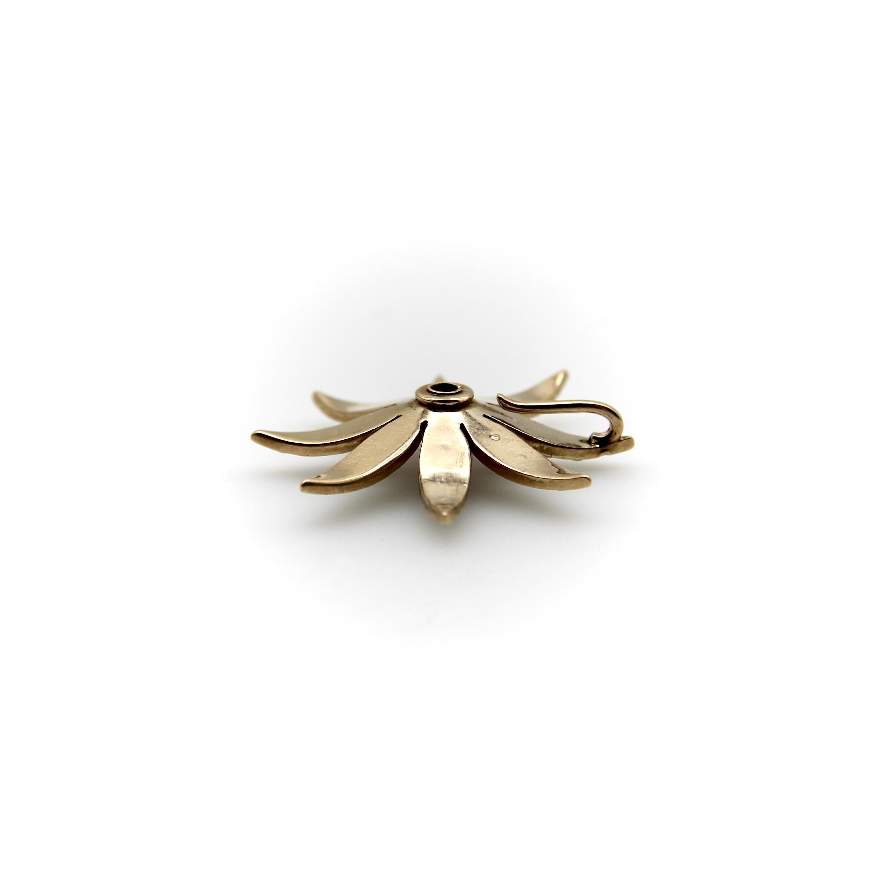 da uomo o donna Ciondolo a forma di fiore con diamante e perla in oro 14K in vendita