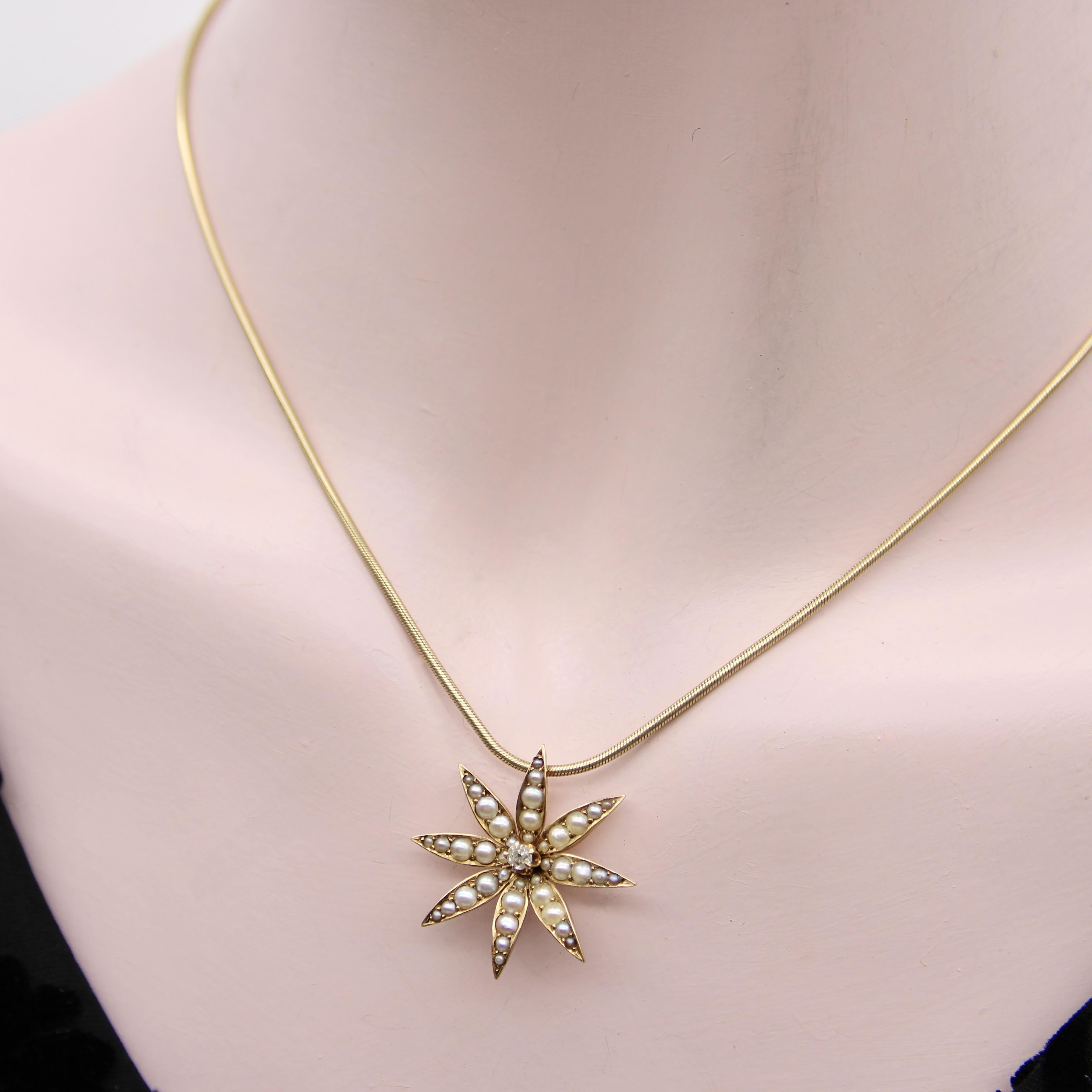 Ciondolo a forma di fiore con diamante e perla in oro 14K in vendita 3