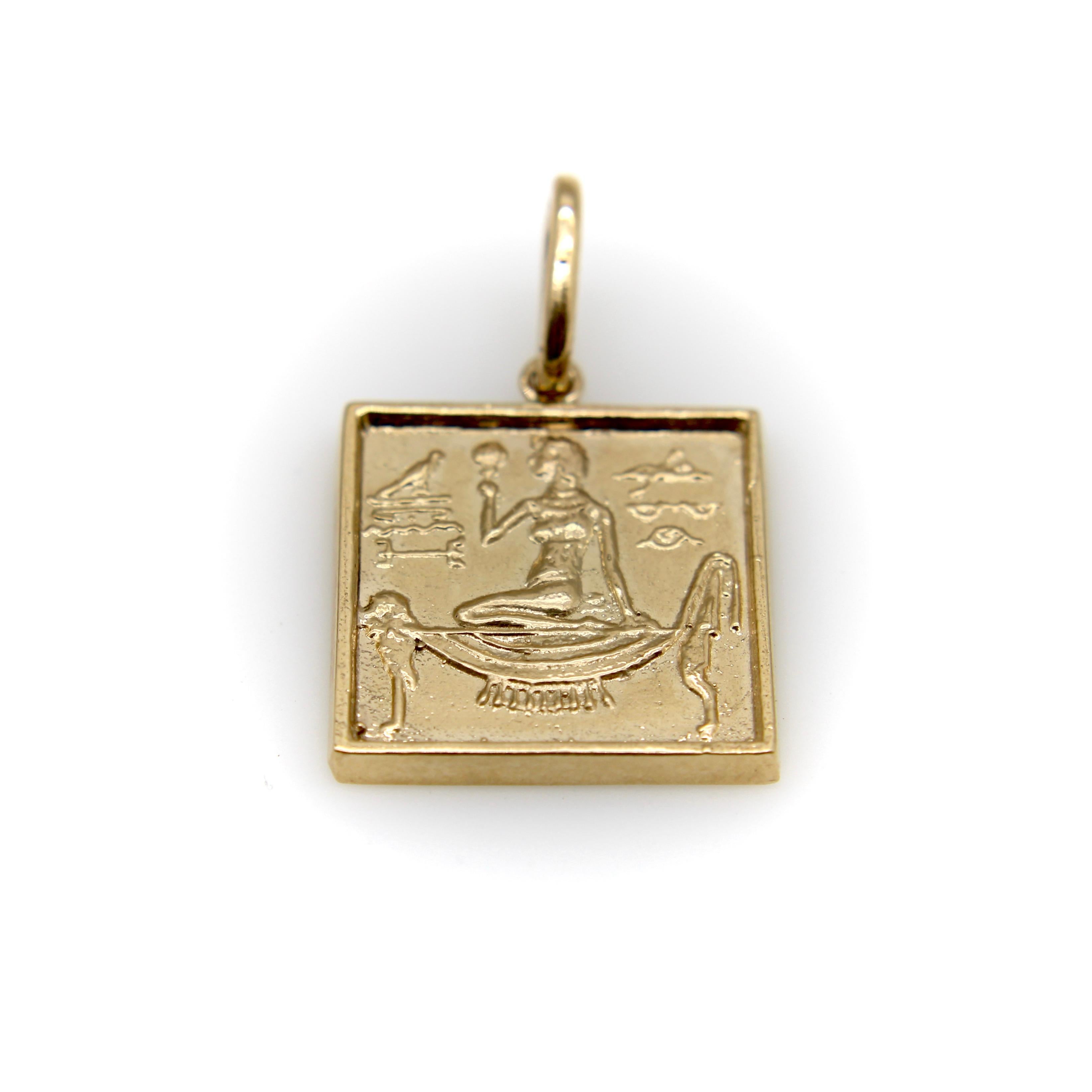 Pendentif ou breloque en or 14K avec hiéroglyphes égyptiens Revive en lingot carré Neuf - En vente à Venice, CA
